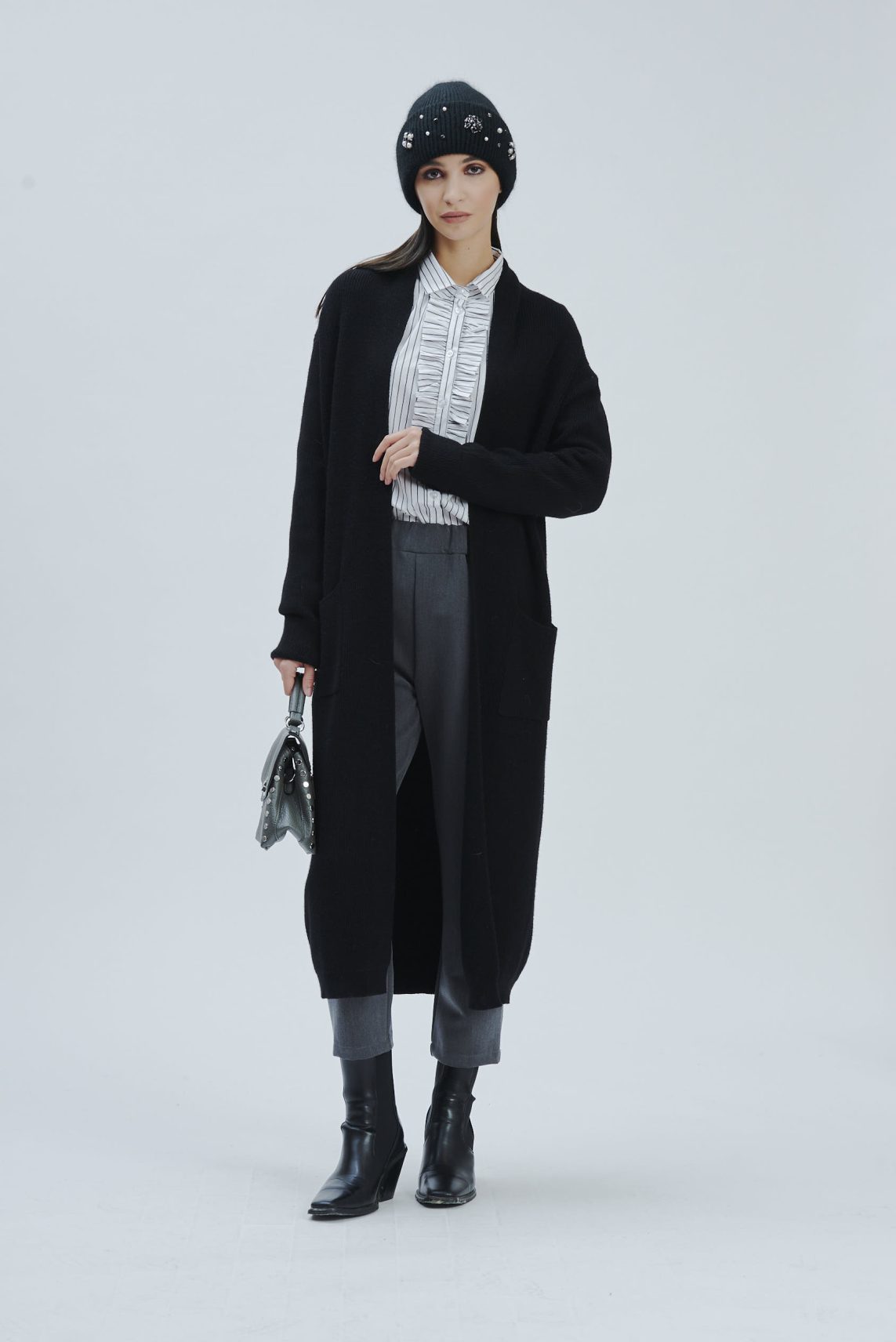LANGE STRICKJACKE AUS VISKOSE