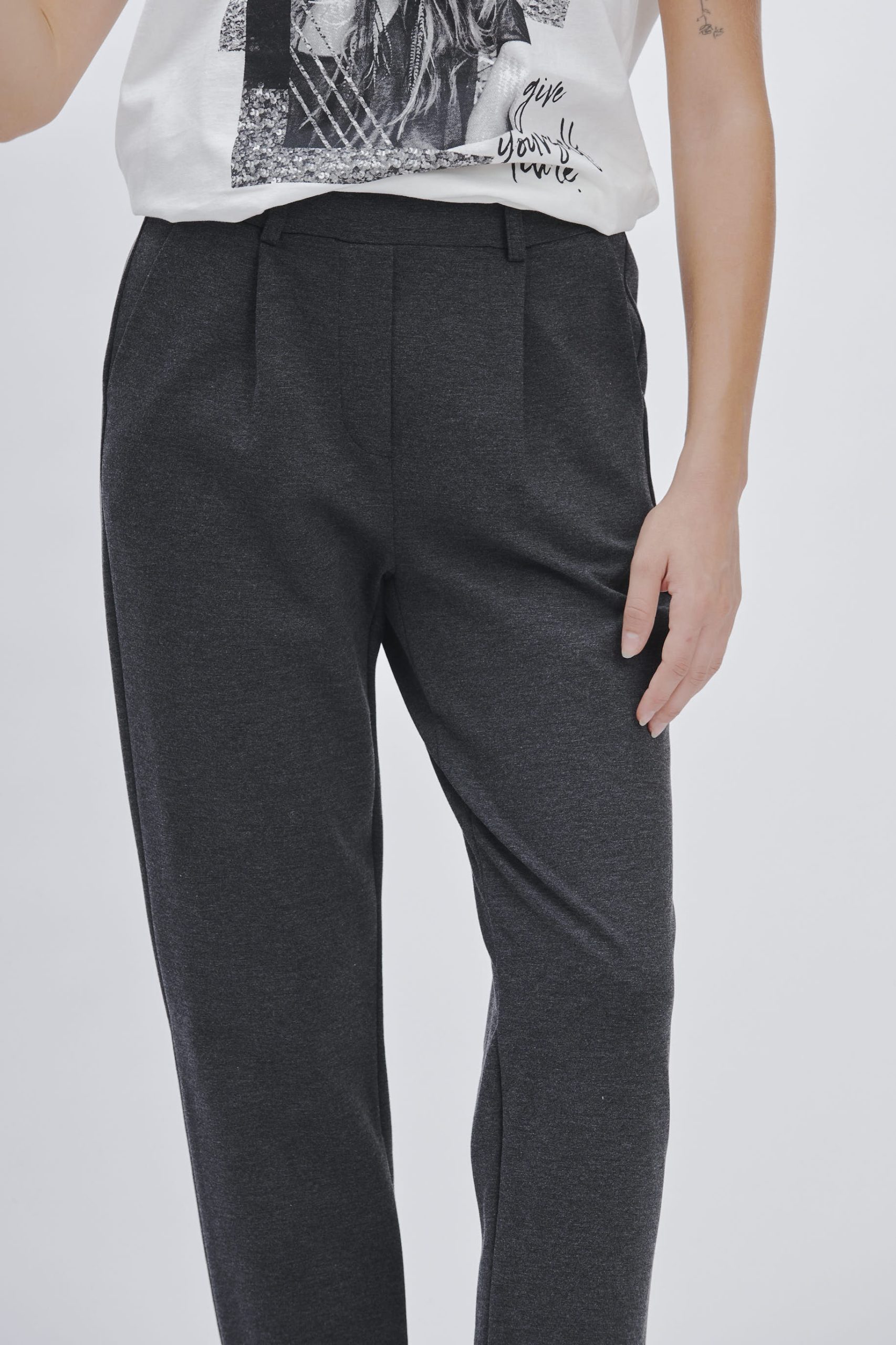 CHINOS WITH ELASTICATED PLEATS |