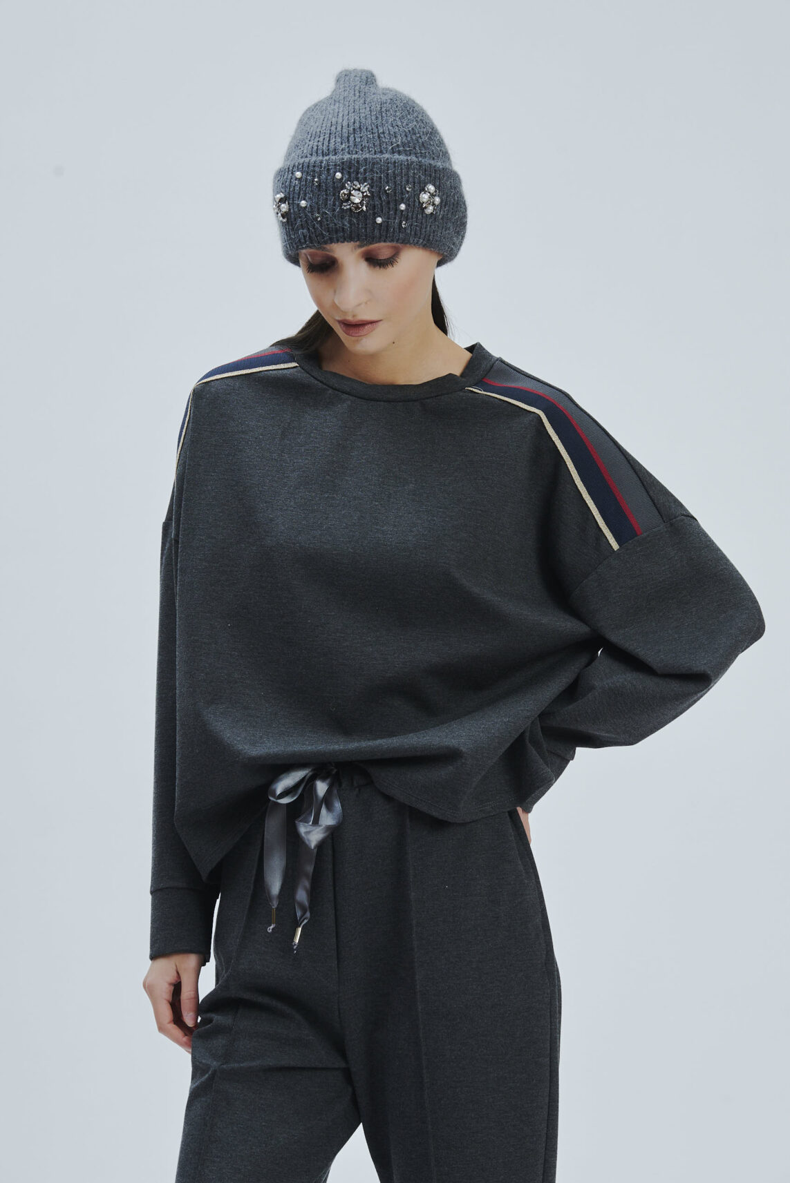 SWEATSHIRT DETAIL