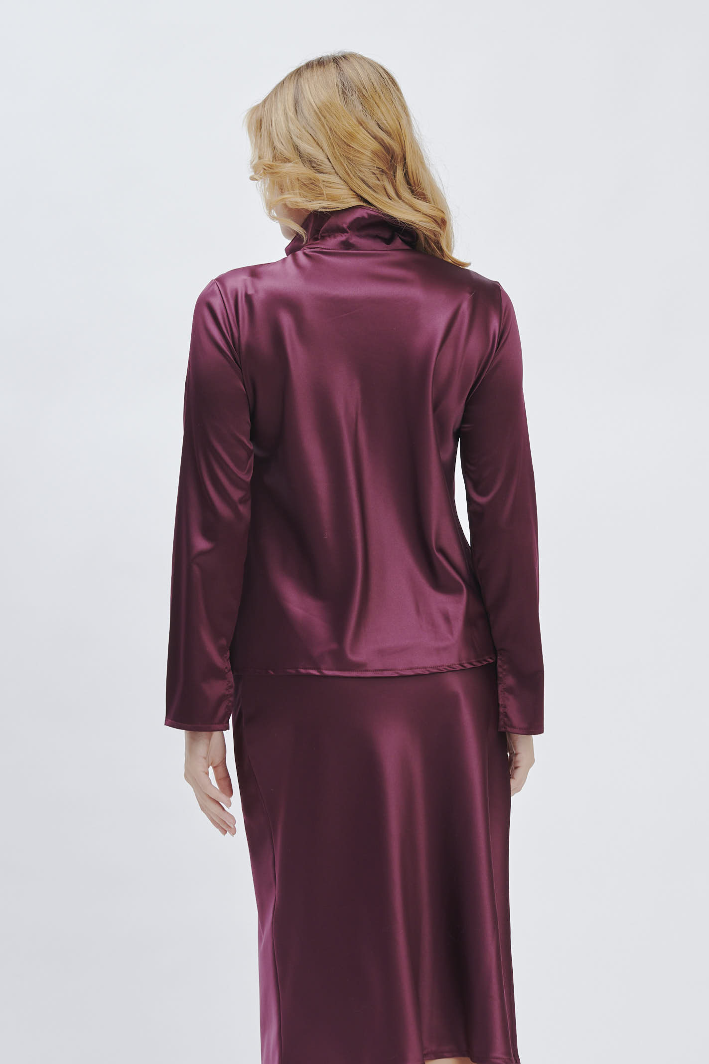 SATINBLUSE MIT SCHNÜRUNG |