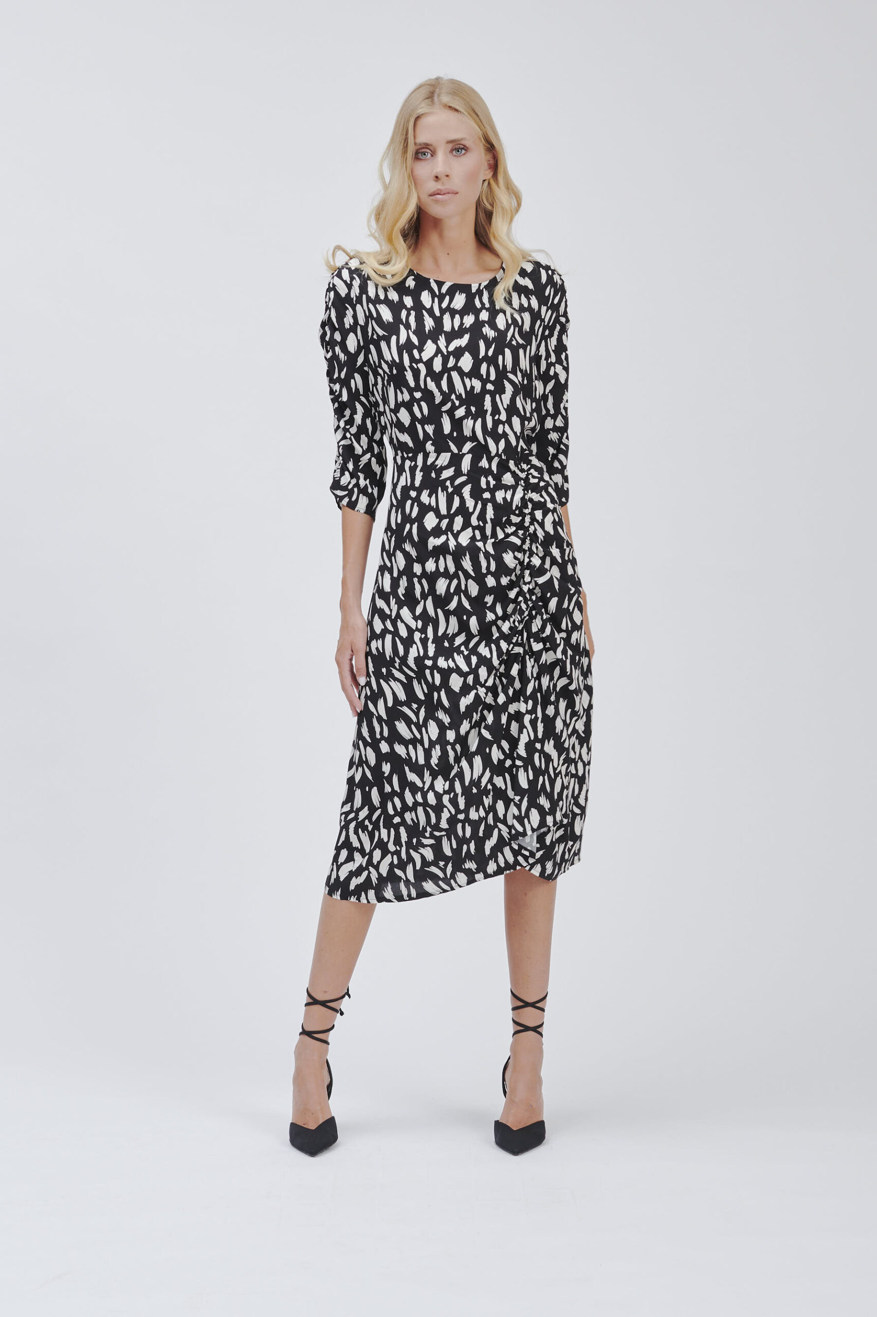 FD205-KLEID-VISKOSE-ABSTRAKTER-DRUCK-SCHWARZ-1911 KLEID MIT ABSTRAKTEM PRINT |