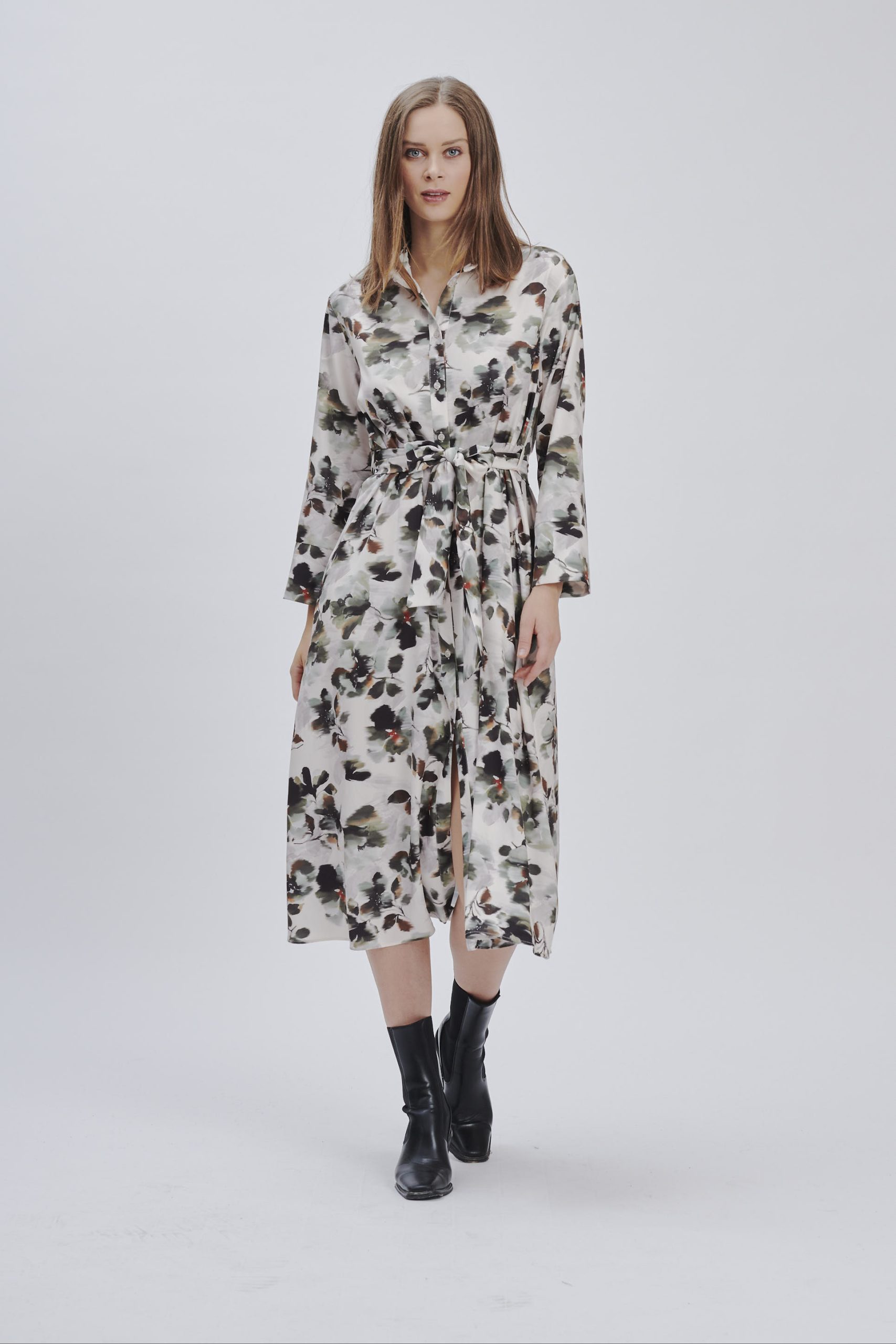 KLEID MIT BLUMENPRINT |