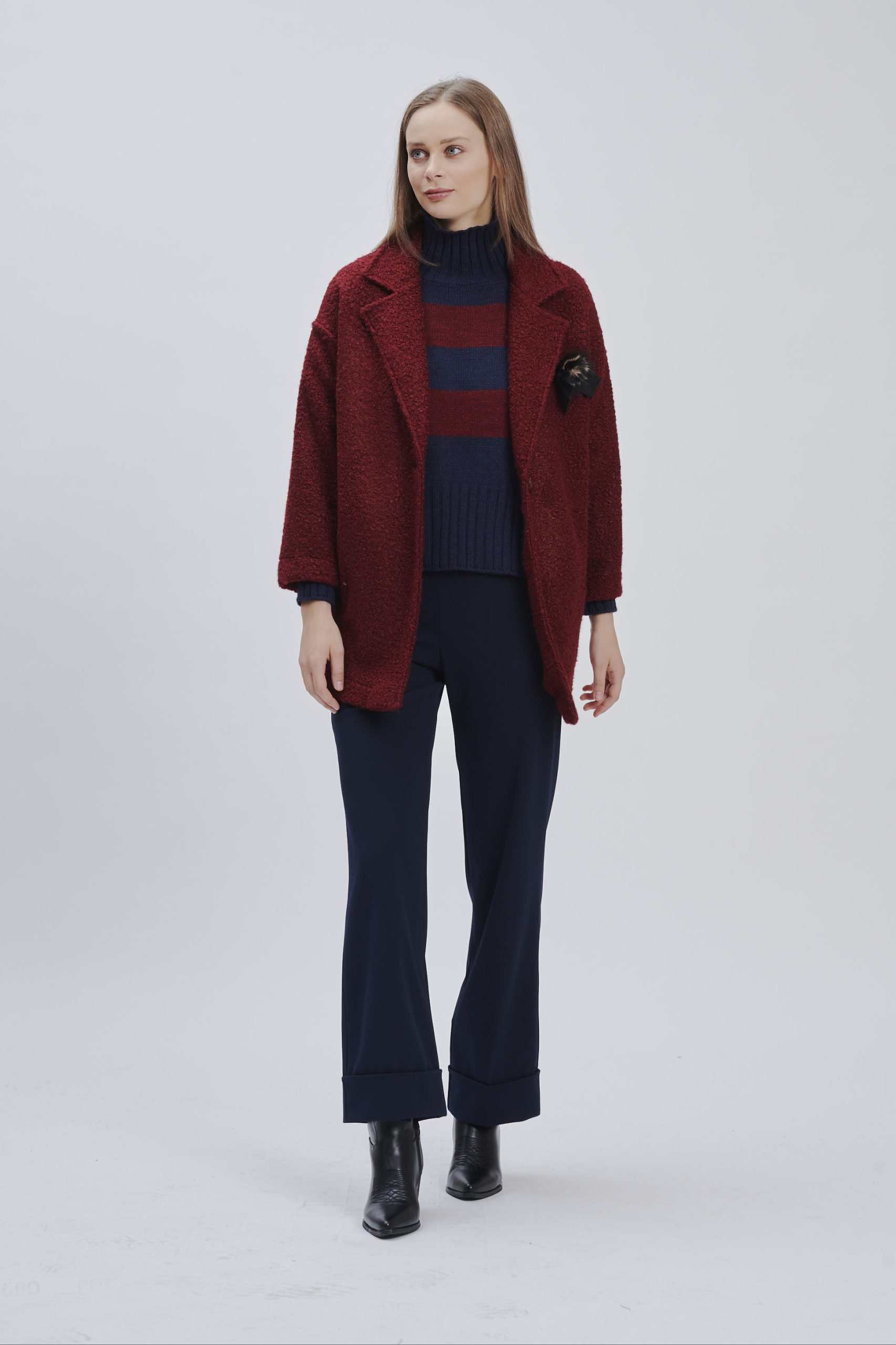 FD232-CAPPOTTO-ORSETTO-CON-SPILLA-BORDEAUX-1071-1 TEDDYBÄRMANTEL MIT BROSCHE |