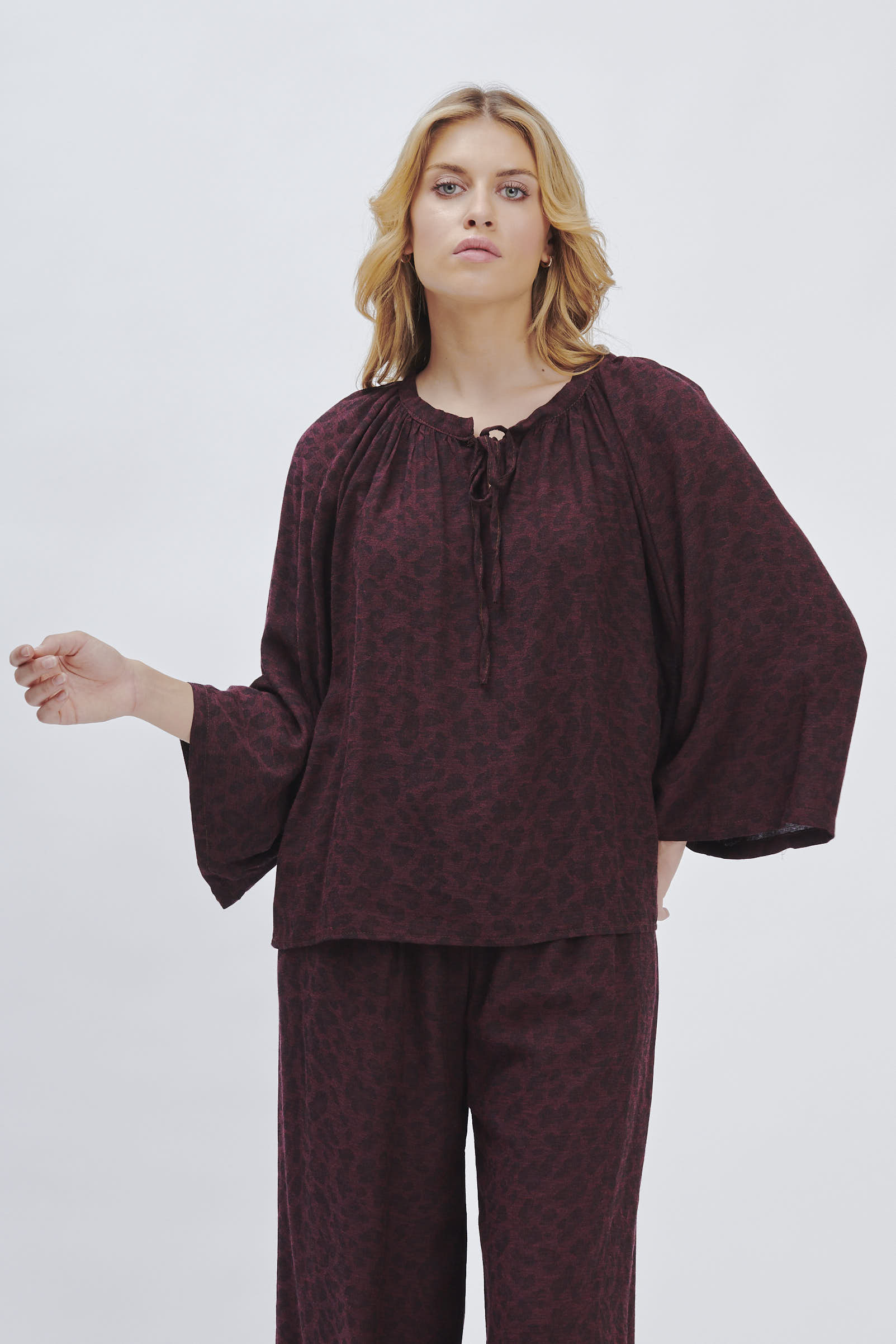 FD254_BLUSA-ANIMALIER-VISCOSA_BORDEAUX-2194 VISCOSE ANIMAL PRINT BLOUSE |
