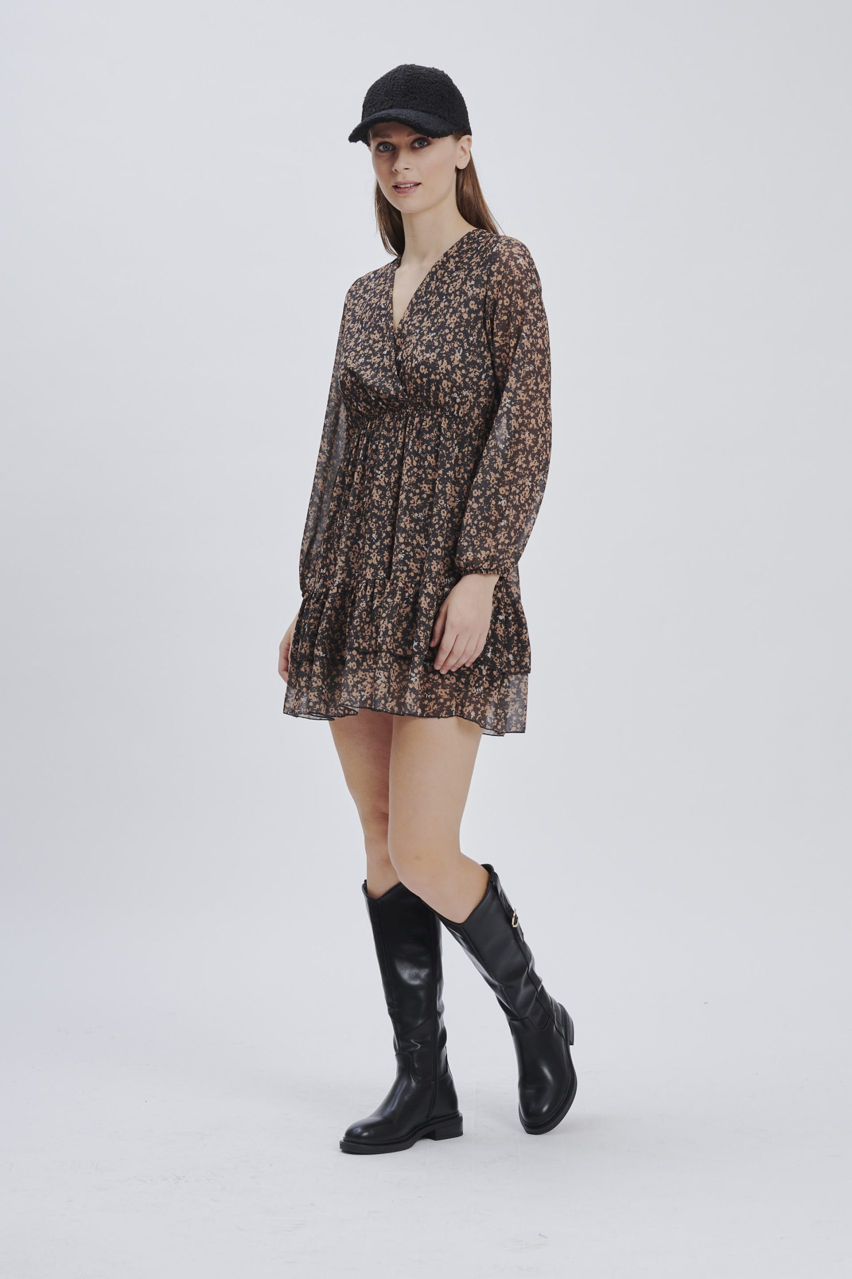 KLEID MIT BLUMENPRINT |