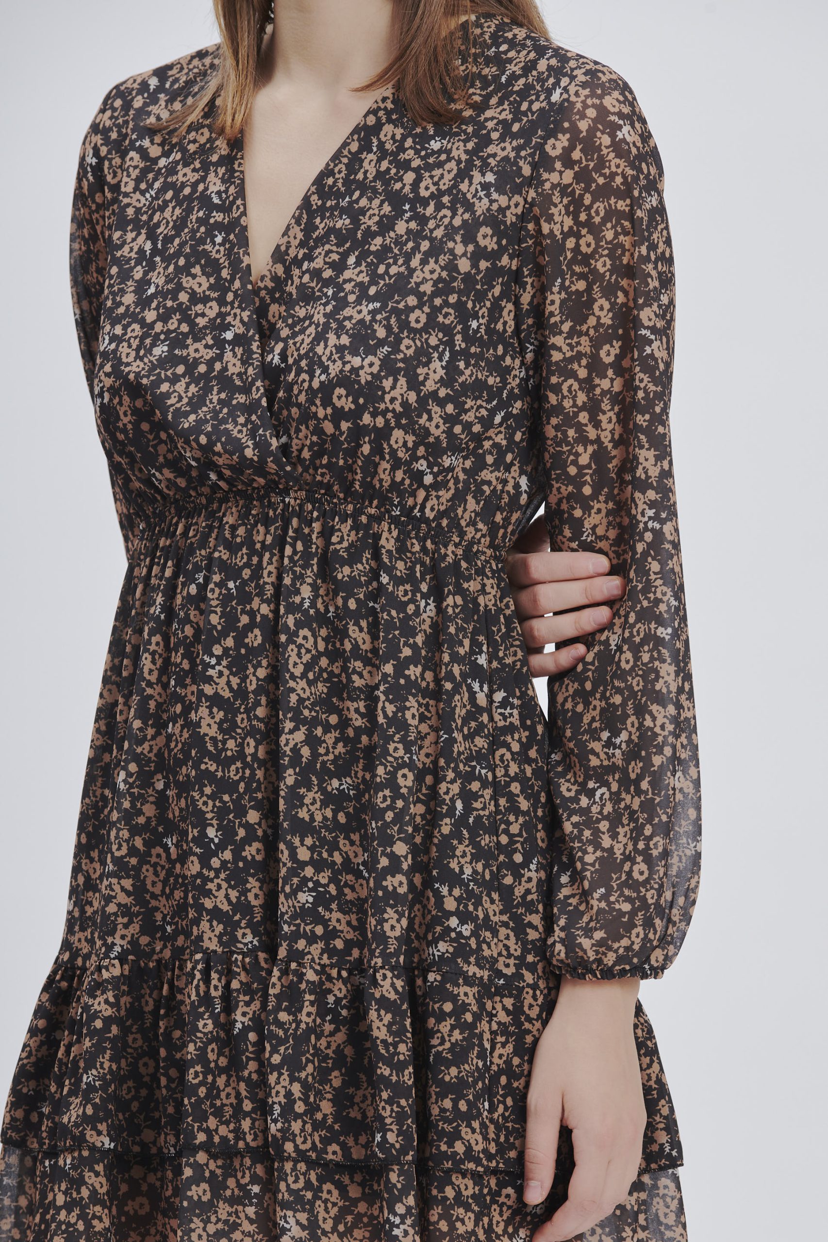 KLEID MIT BLUMENPRINT |