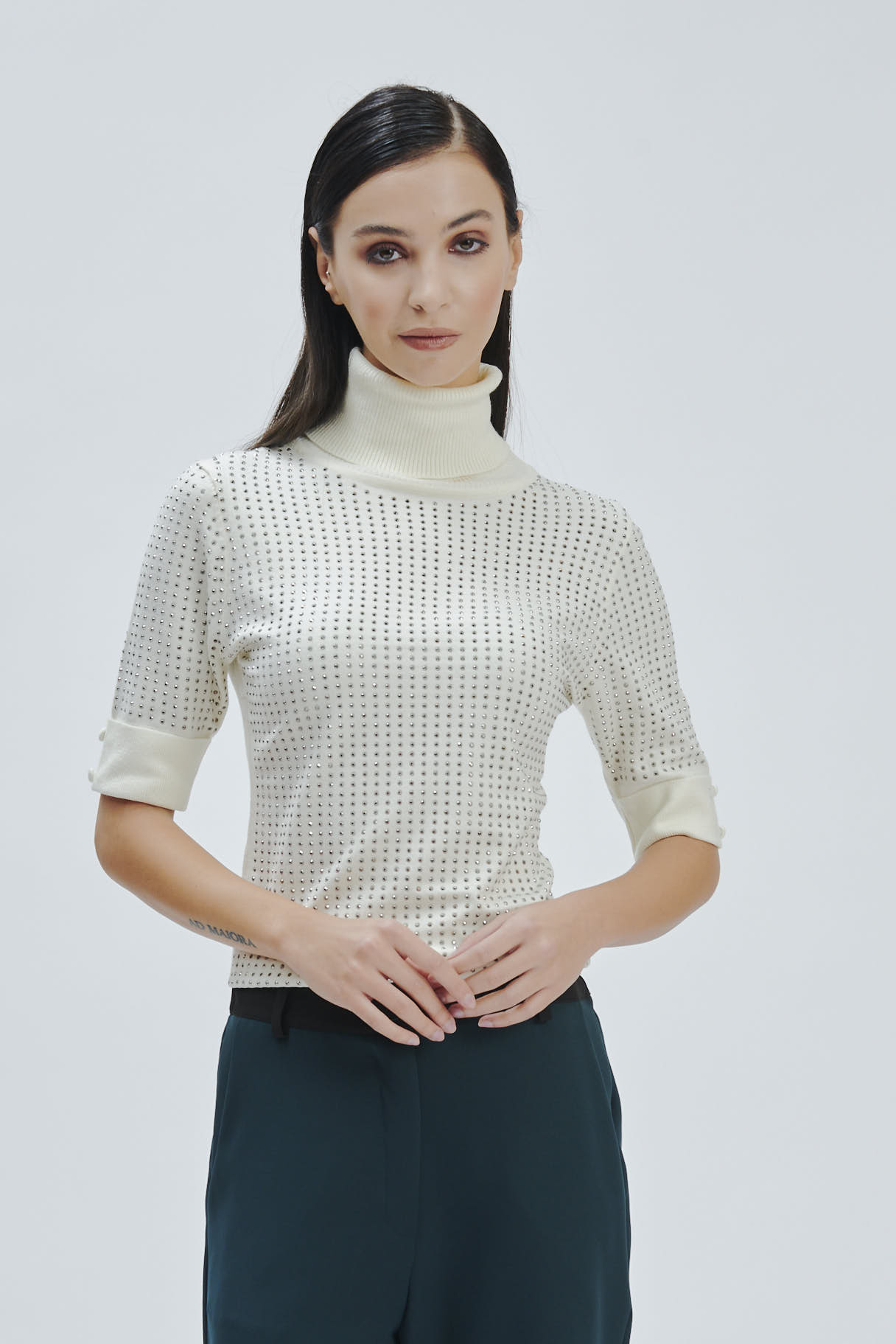 FD296-ROLLKRAGENPULLOVER-MM-NIETEN-CREME-318 ROLLKRAGENPULLOVER MIT STRASSSTEINEN |
