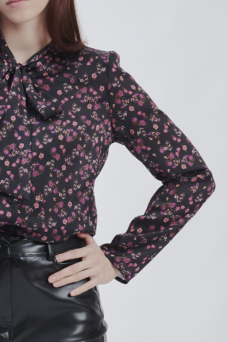 FD321-BLUSE-PRINT-BLUME-LILA-SCHWARZ-606 BLUSE MIT BLUMENPRINT |
