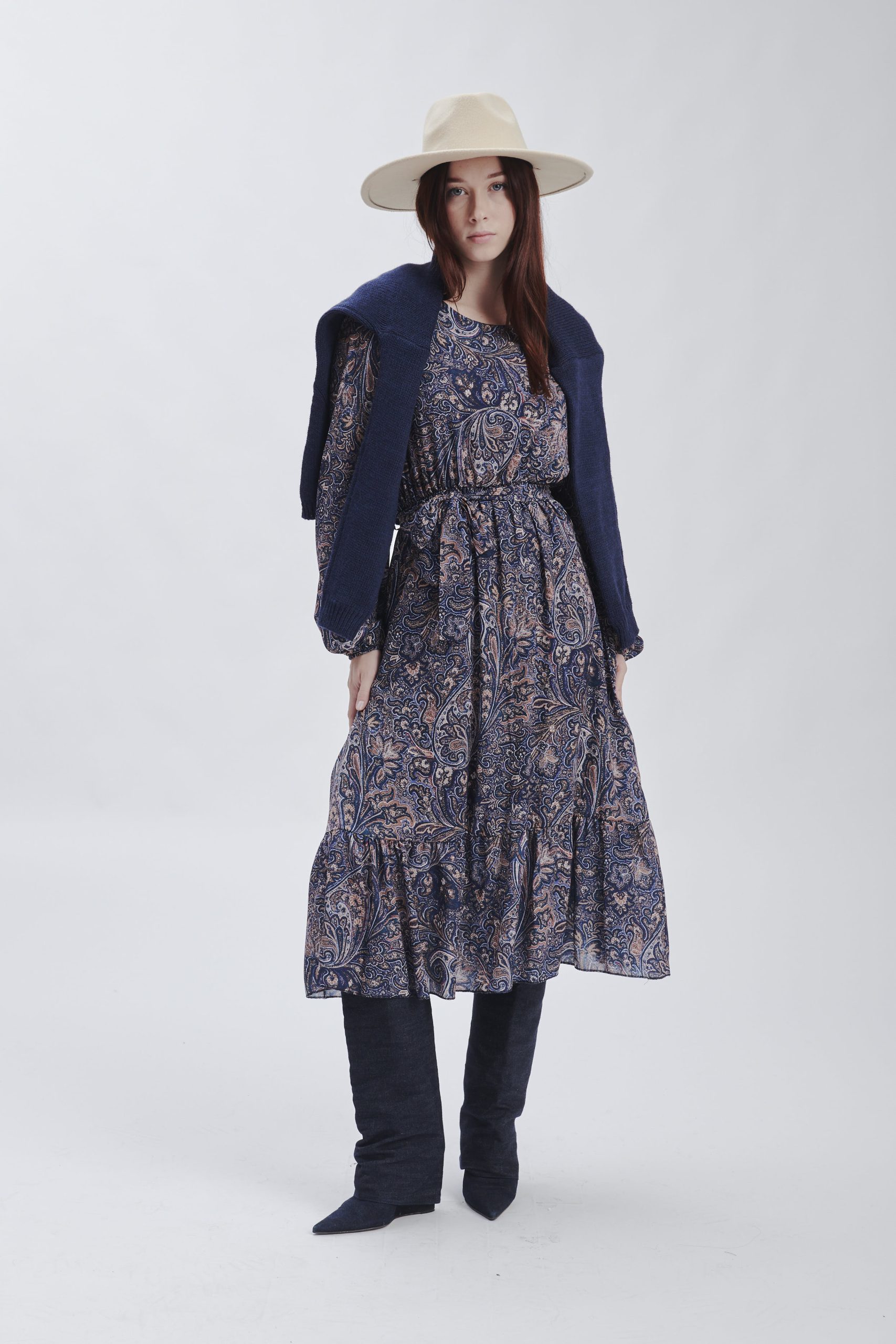 LANGES KLEID MIT KASCHMIR-PRINT |