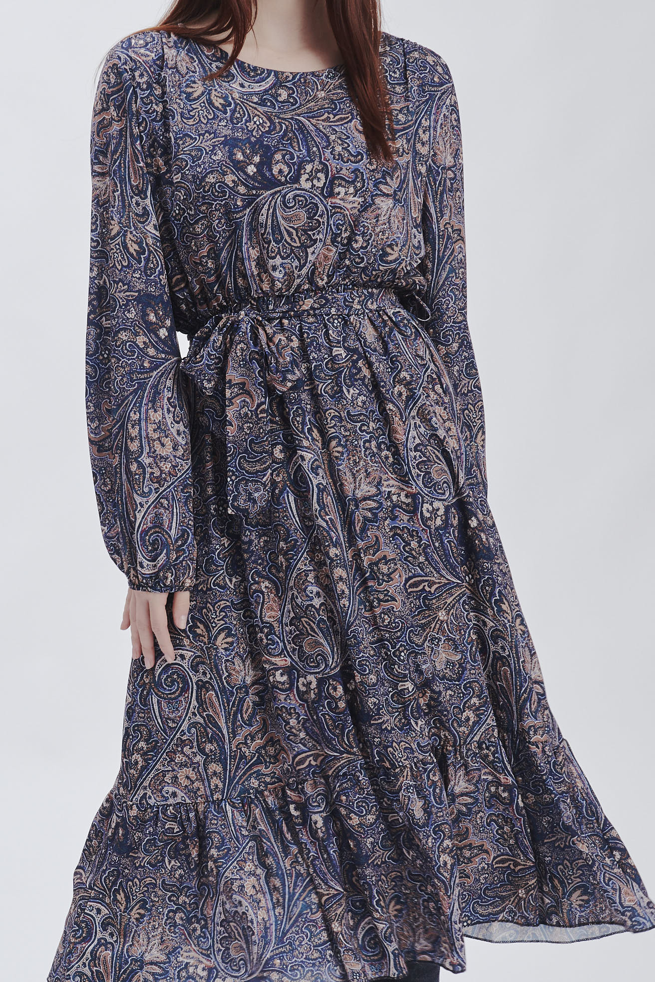 LANGES KLEID MIT KASCHMIR-PRINT |