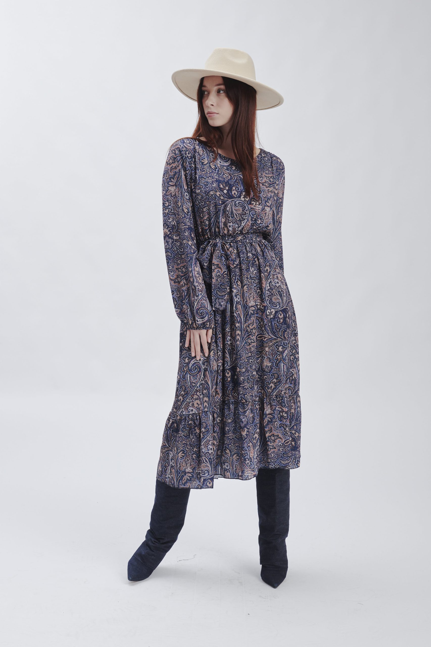LANGES KLEID MIT KASCHMIR-PRINT |