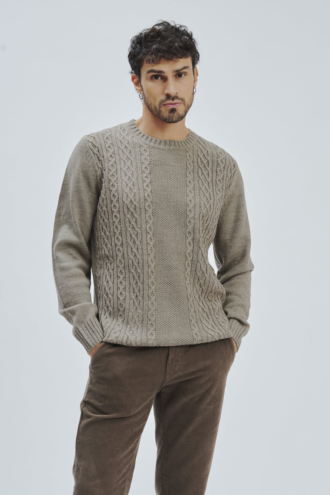PULLOVER MIT RUNDHALSAUSSCHNITT UND ZOPFMUSTER