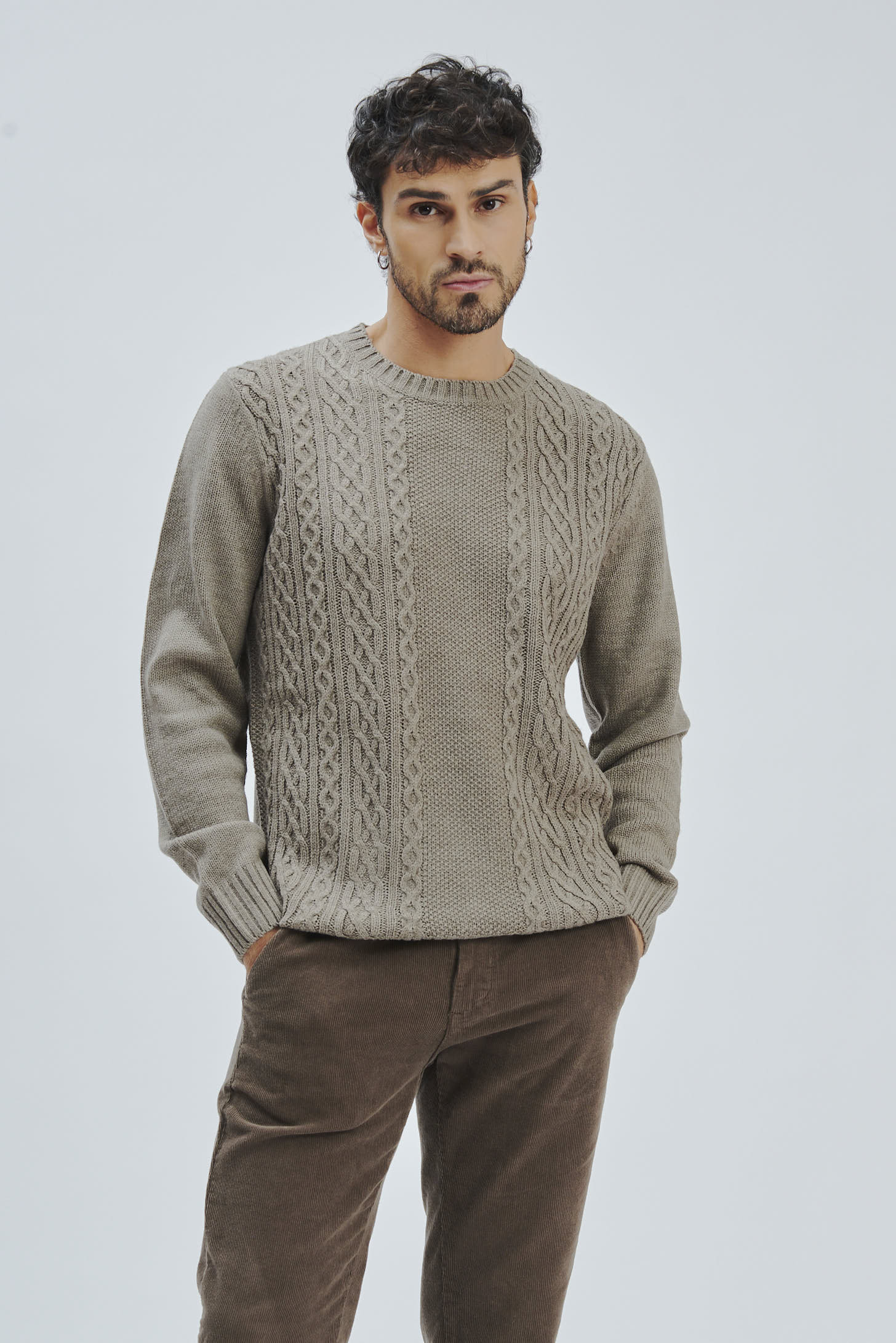 FU014-HALSGEFLECHTE-SEIL-35 PULLOVER MIT RUNDHALSAUSSCHNITT UND ZOPFMUSTER |