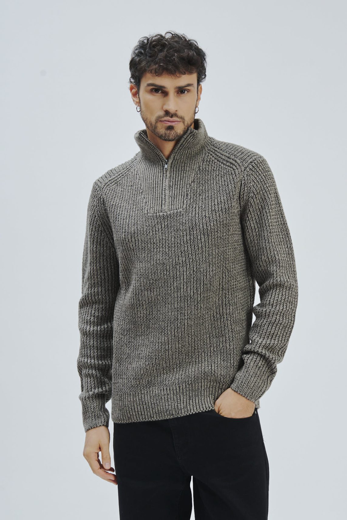 GERIPPTER PULLOVER MIT HALBEM REISSVERSCHLUSS