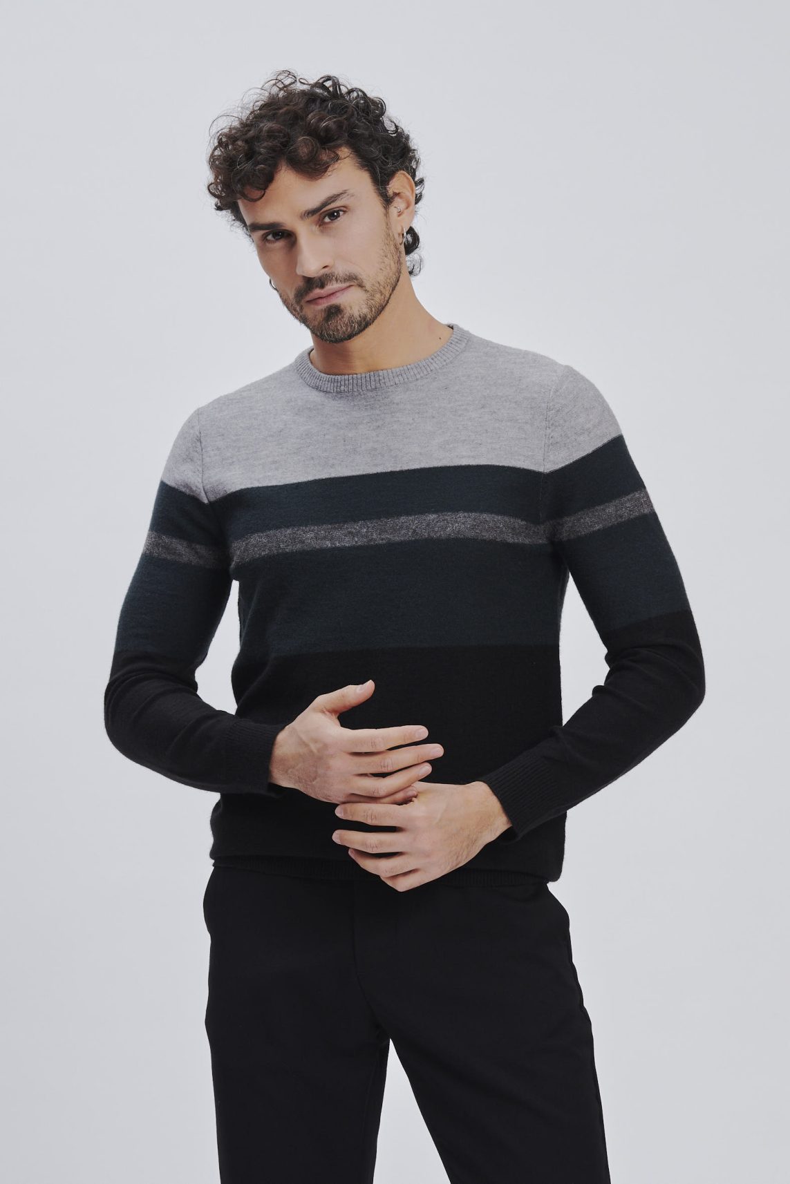 CREWNECK SWEATER IN 3 COLORS - M, NAVY