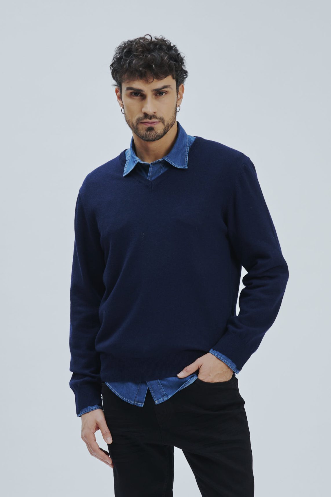 BASIC V-NECK CASHMERE BLEND SWEATER