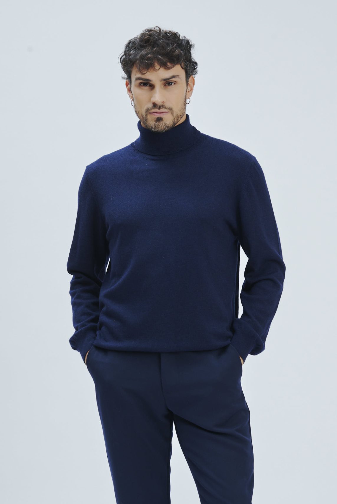 BASIC CASHMERE BLEND TURTLENECK SWEATER