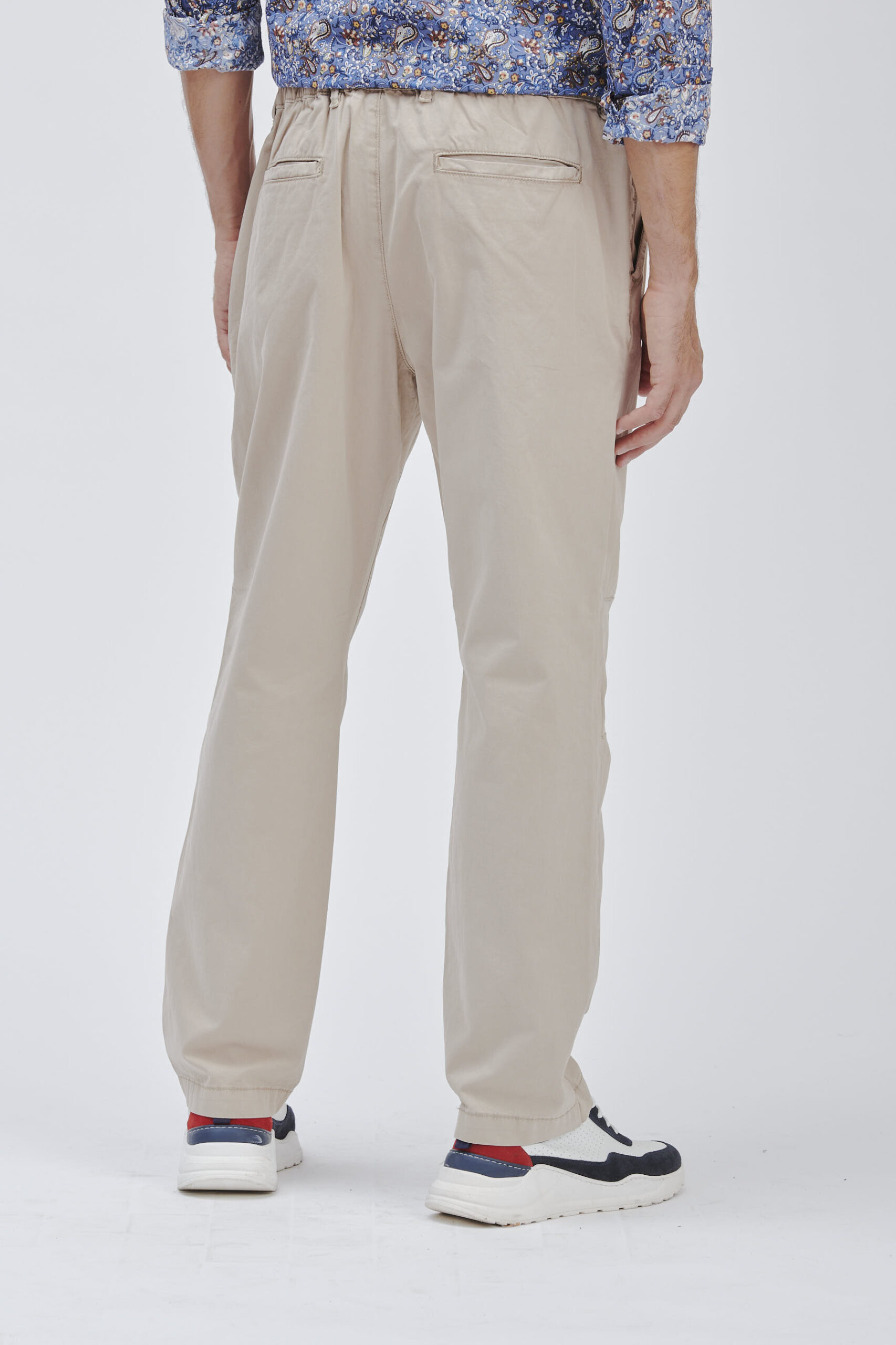 WEICHE HOSE MIT SPITZE |