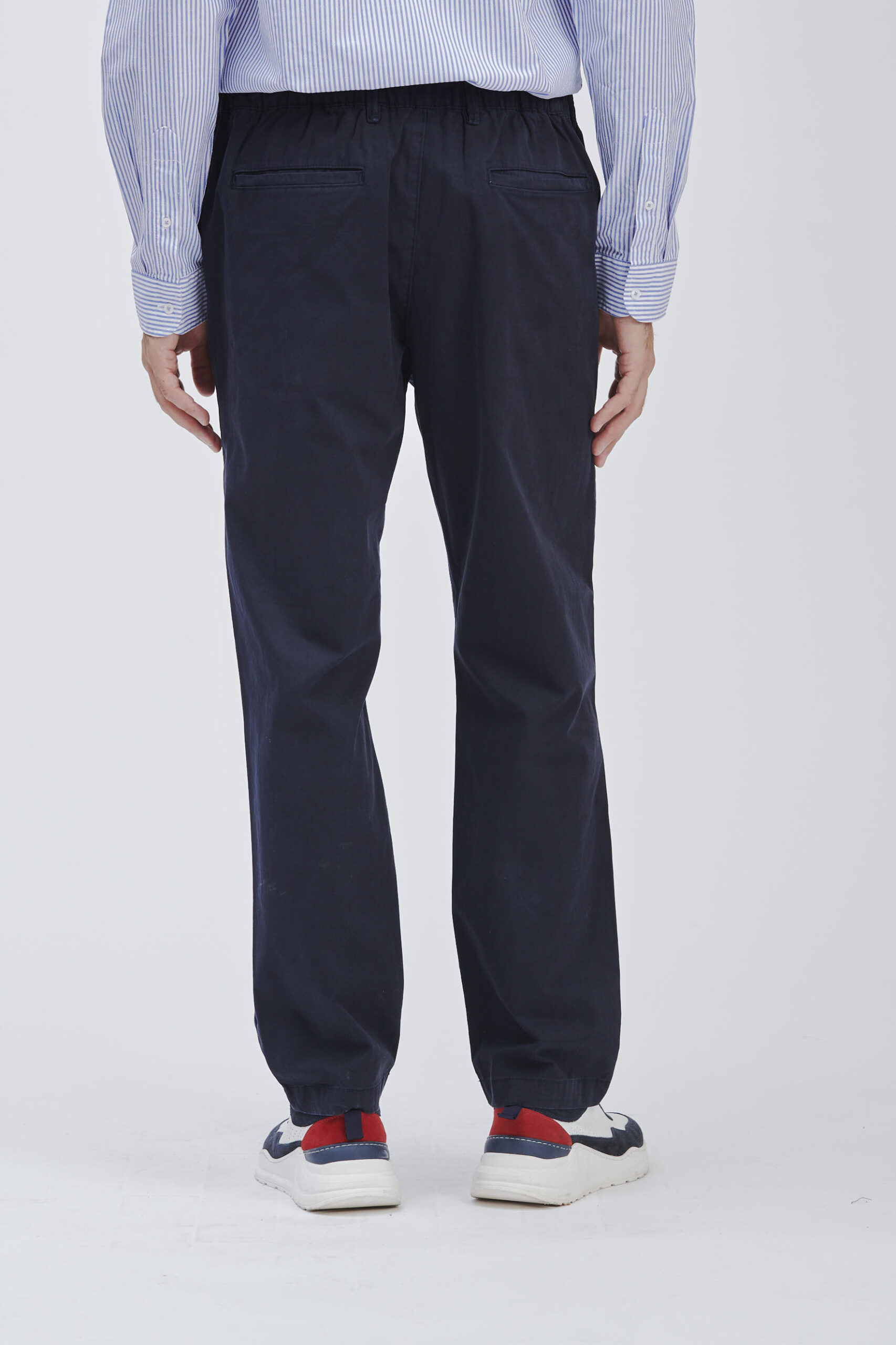 WEICHE HOSE MIT SPITZE |