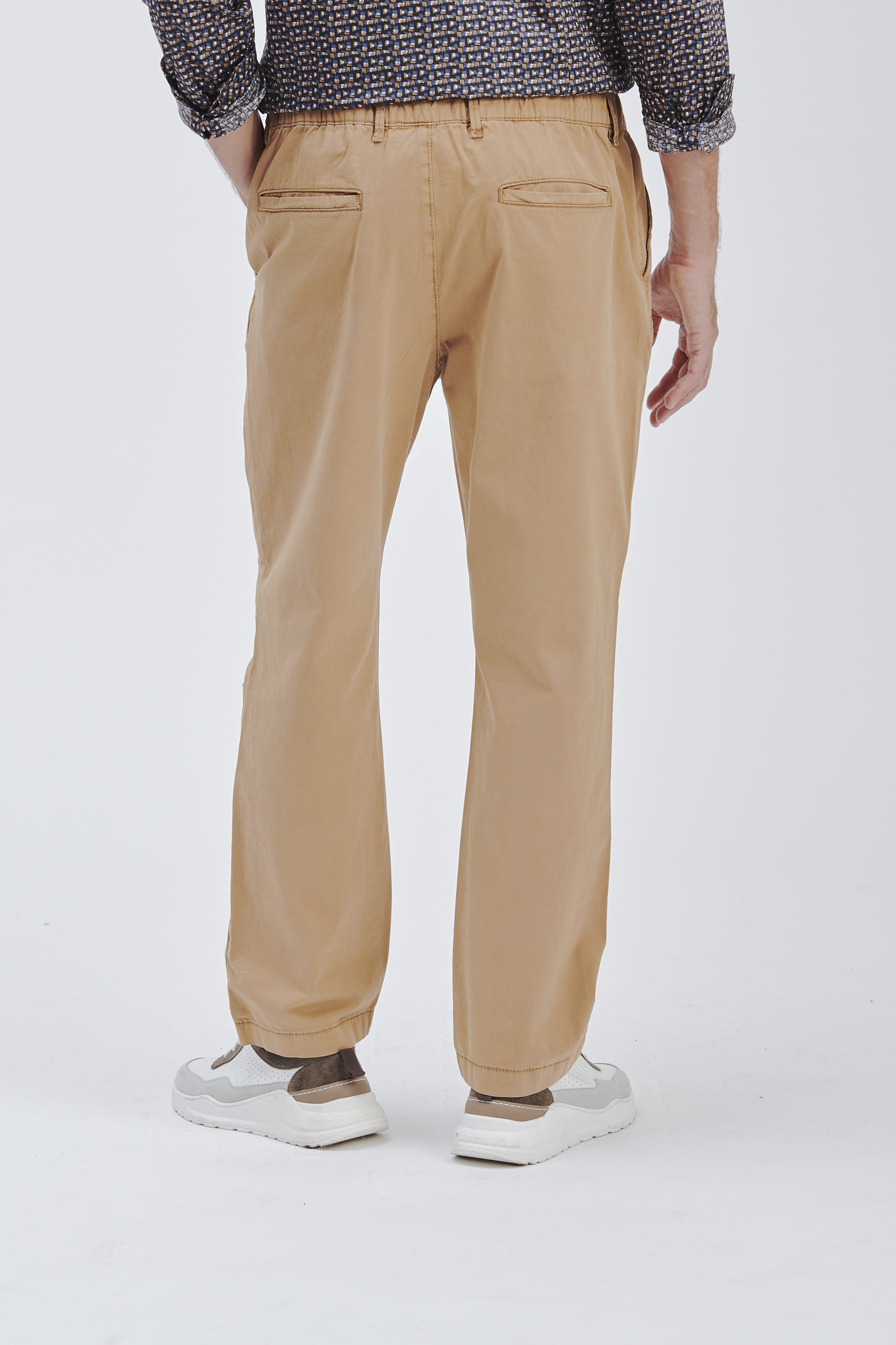 WEICHE HOSE MIT SPITZE |