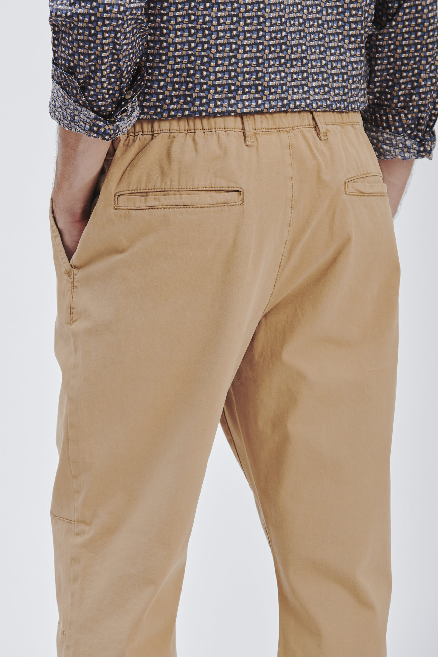WEICHE HOSE MIT SPITZE |