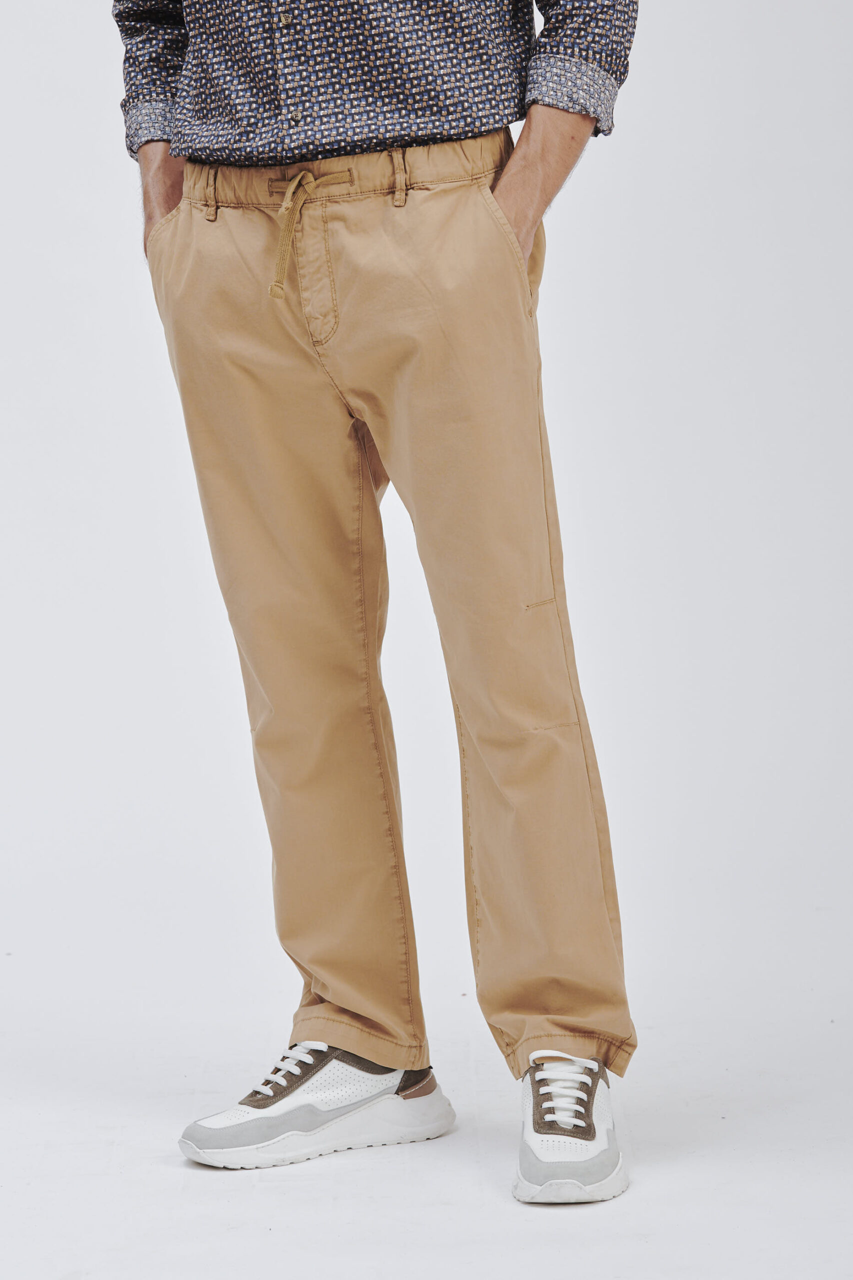 WEICHE HOSE MIT SPITZE |