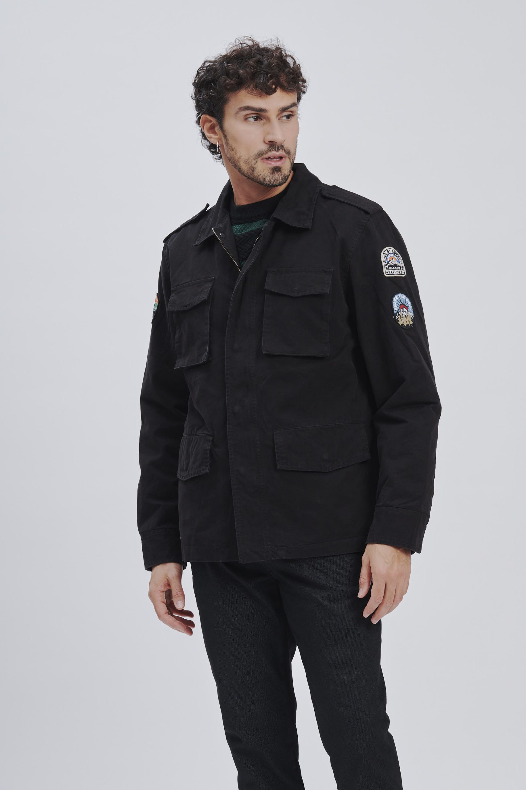 JACKET WITH PADDED POCKETS |