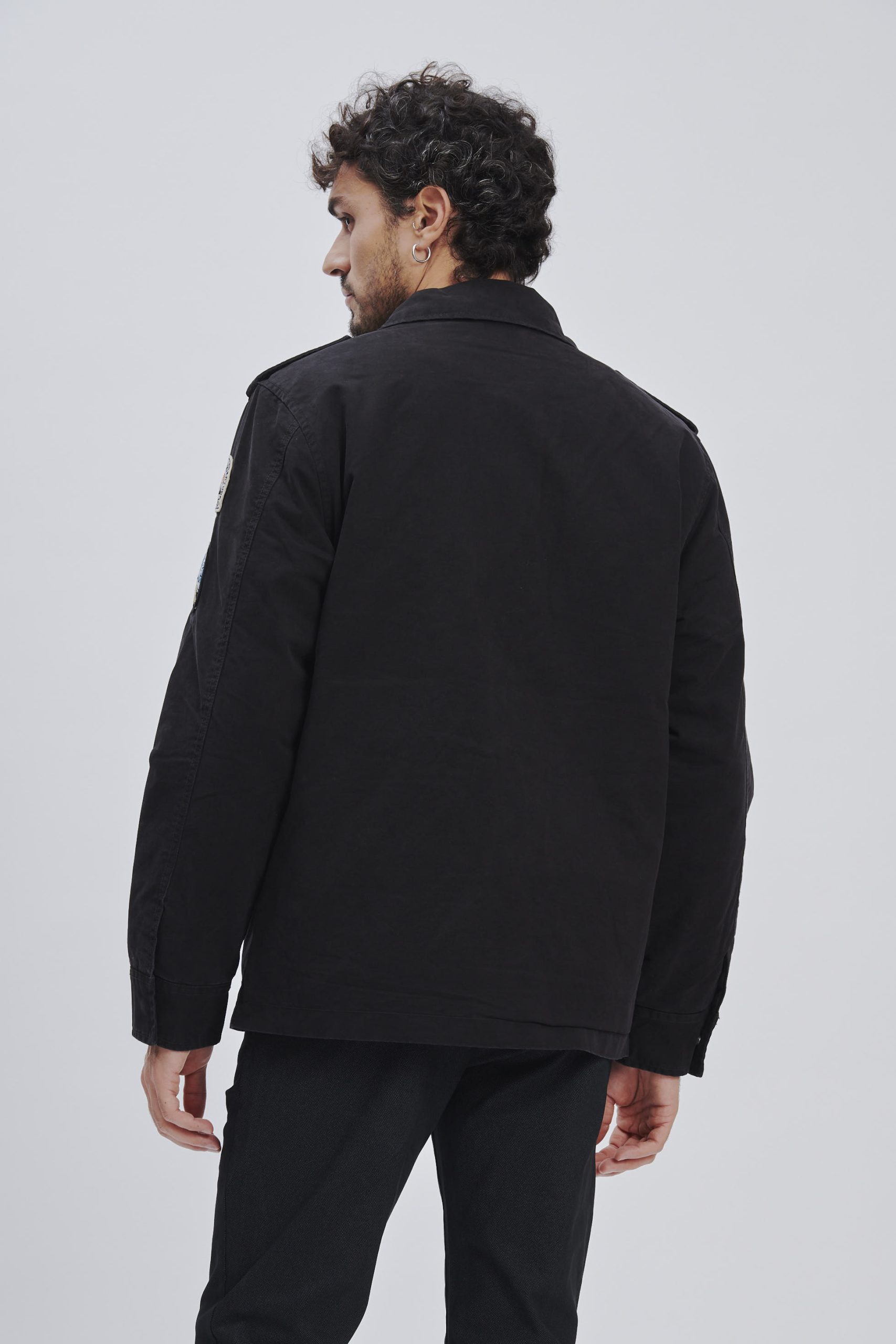 JACKET WITH PADDED POCKETS |