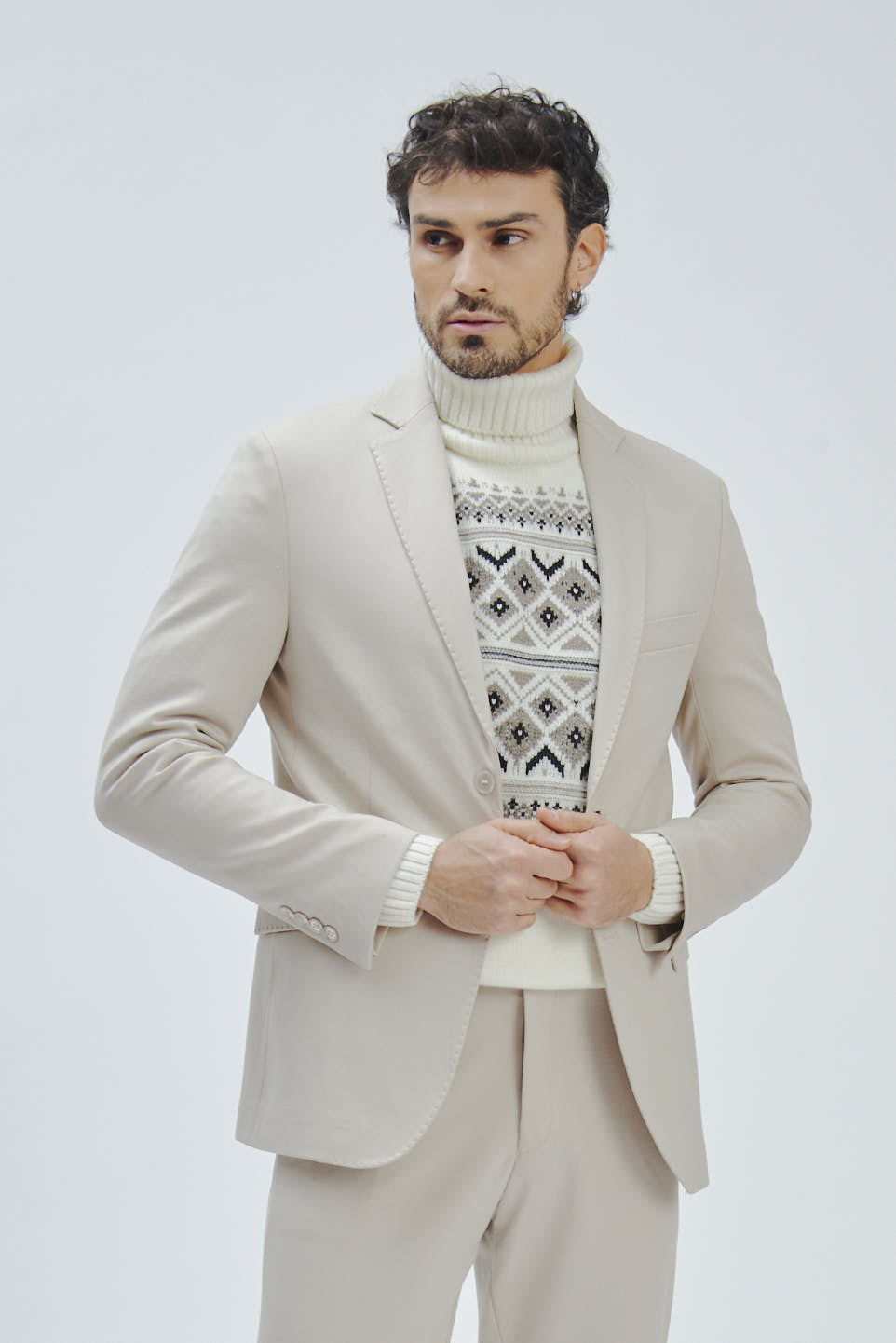 SLIM ELASTICATED TWO-BUTTON JACKET |