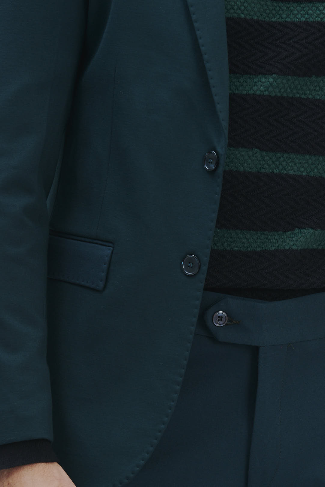 SLIM ELASTICATED TWO-BUTTON JACKET |