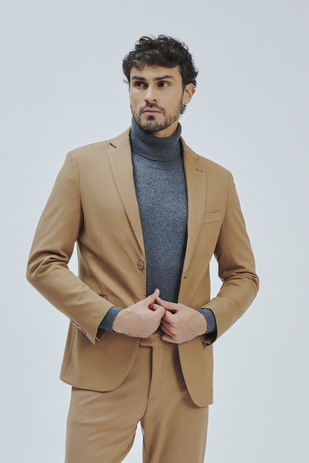 SLIM ELASTICATED TWO-BUTTON JACKET |