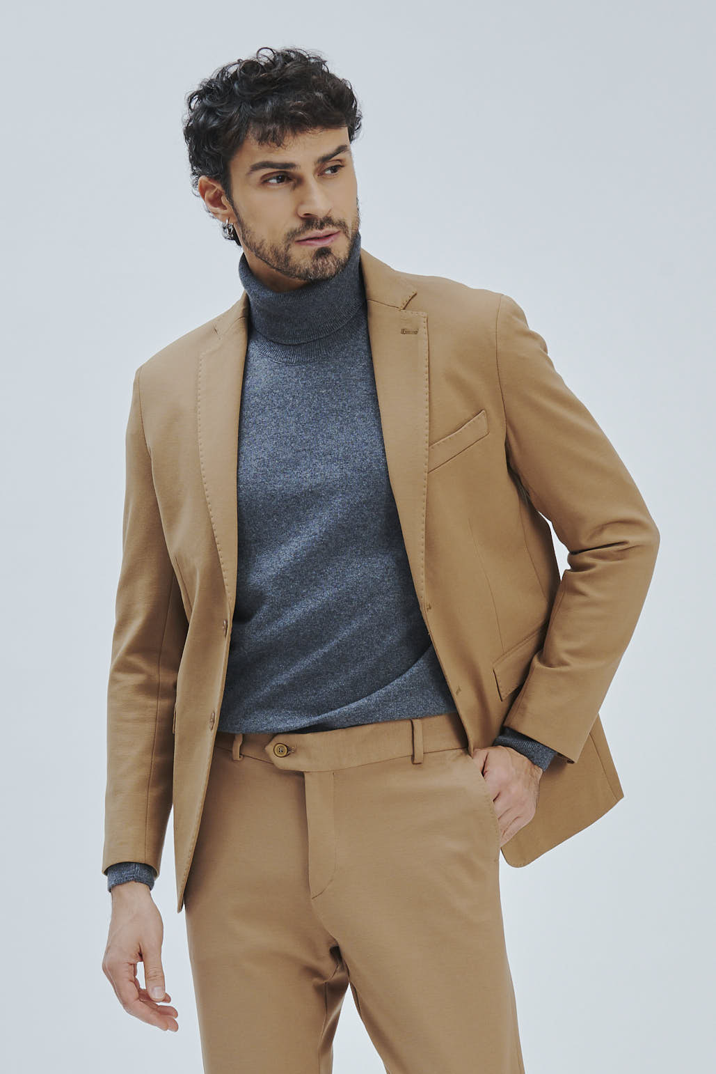 SLIM ELASTICATED TWO-BUTTON JACKET |