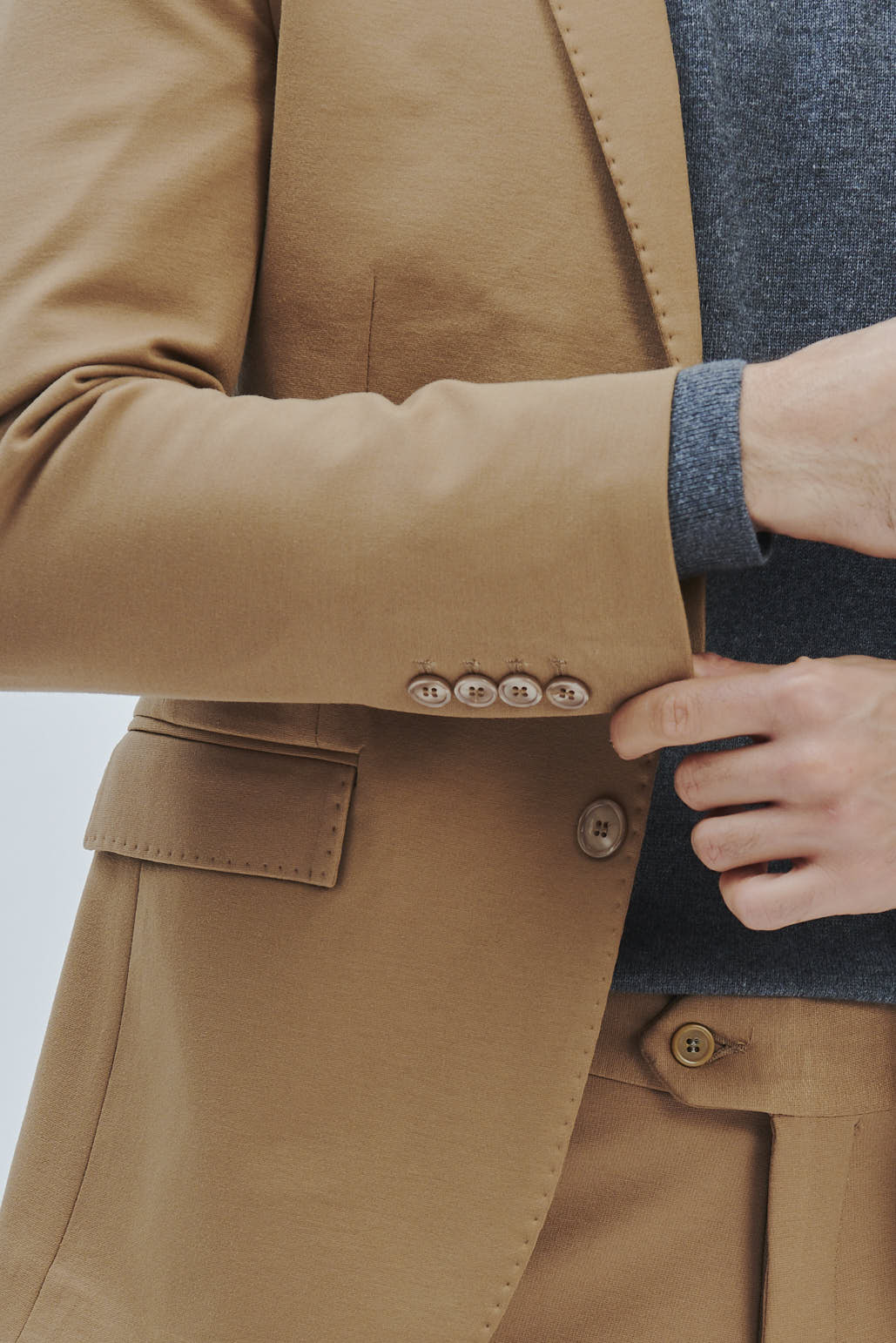 SLIM ELASTICATED TWO-BUTTON JACKET |