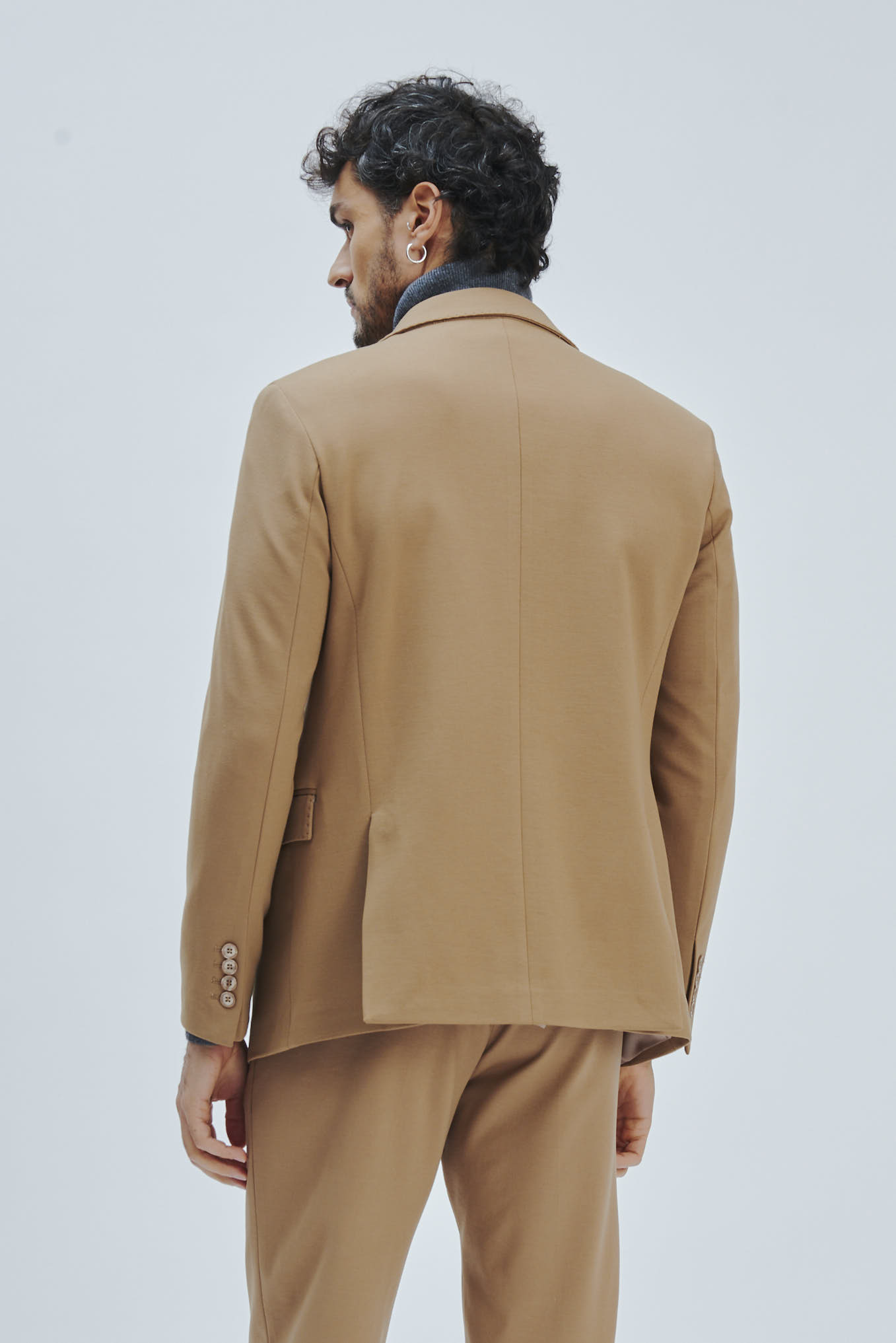 SLIM ELASTICATED TWO-BUTTON JACKET |