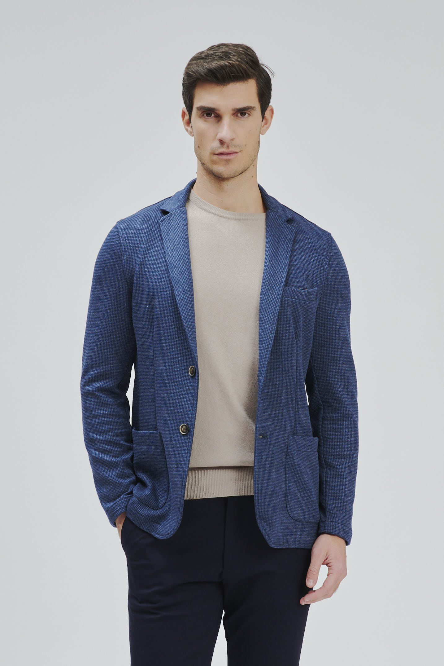STRUKTURIERTE JACKE MIT ZWEI KNÖPFEN