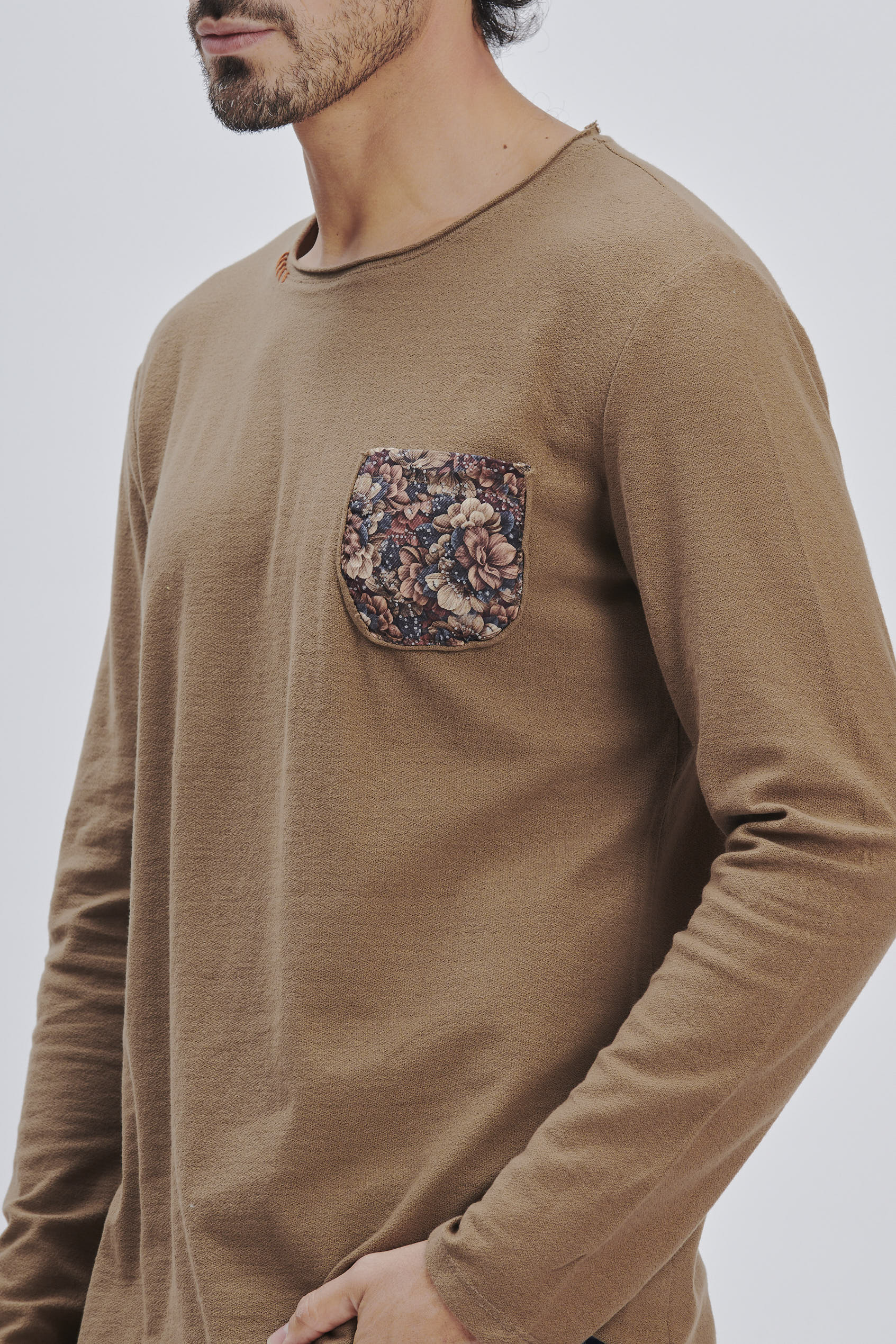 fu183-t-shirt-ml-taschino-stampato-4 MAGLIA MANICA LUNGA STAMPA TASCHINO |