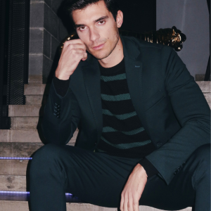 SLIM ELASTICATED TWO-BUTTON JACKET |