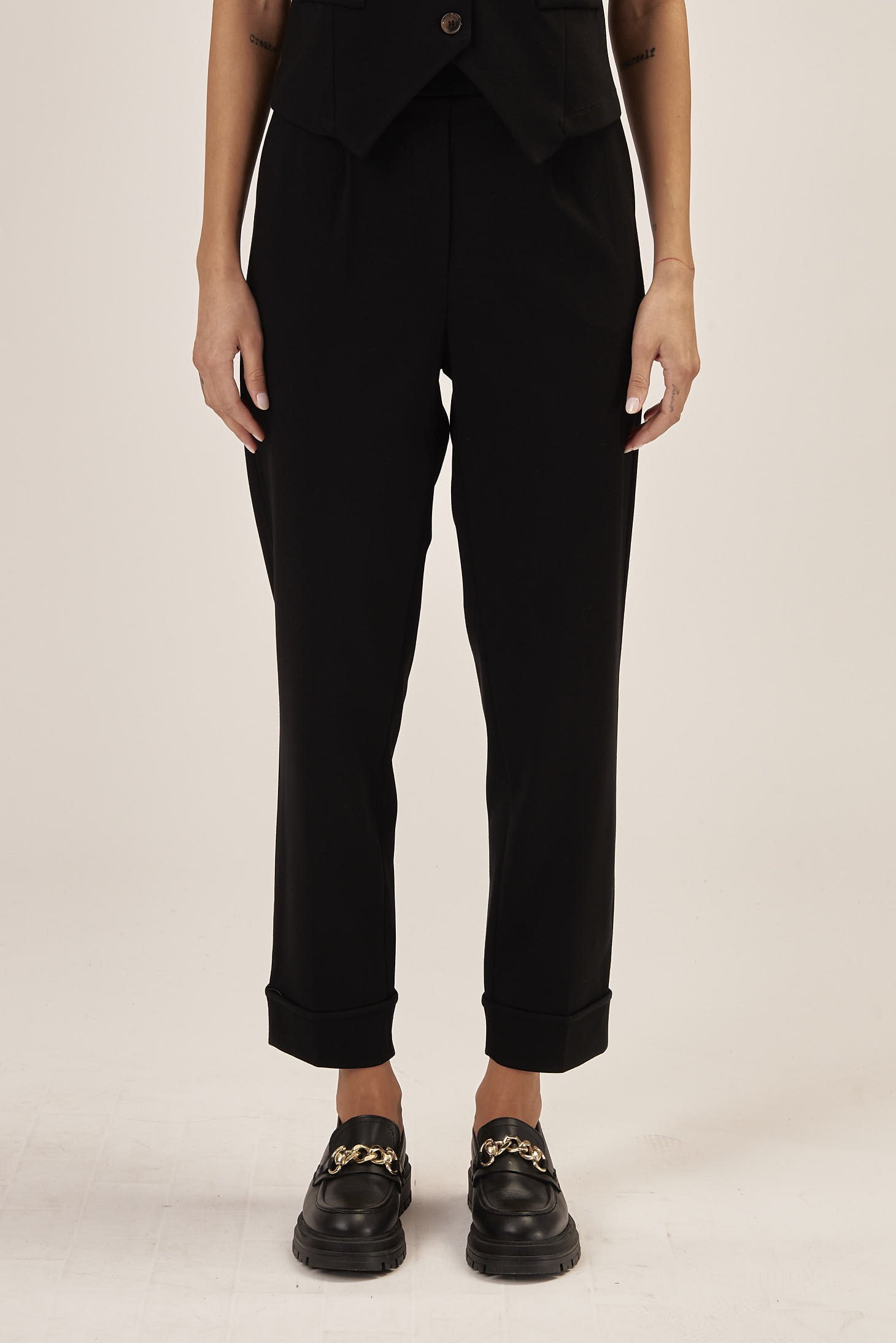 GD015-HOSE-BUNDFALTEN-ELASTISCHER-BUND-SCHWARZ-767 BUNDFALTENHOSE MIT ELASTISCHEM BUND |