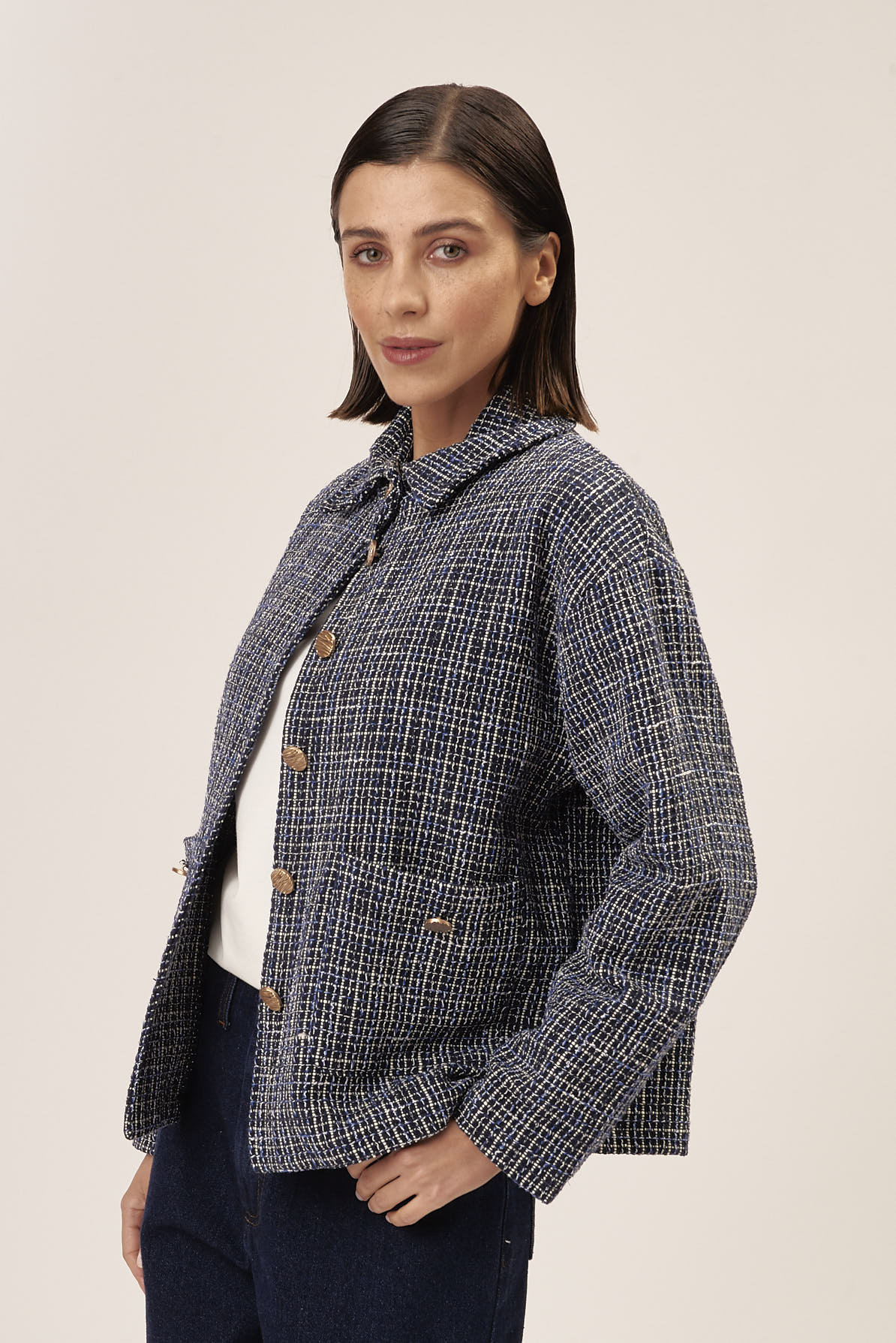 JACKET WITH TEXTURE AND BUTTONS