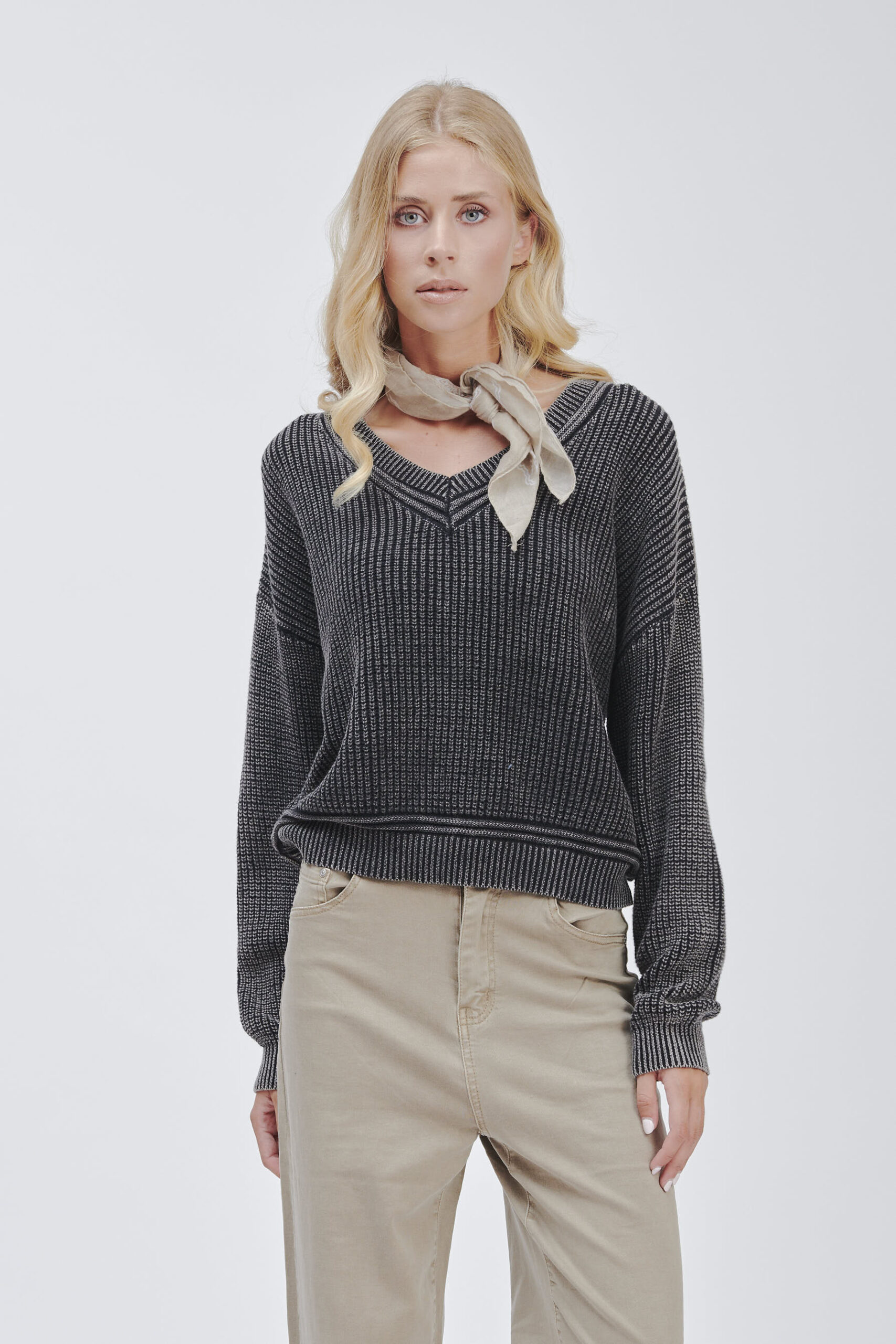 V-NECK SWEATER