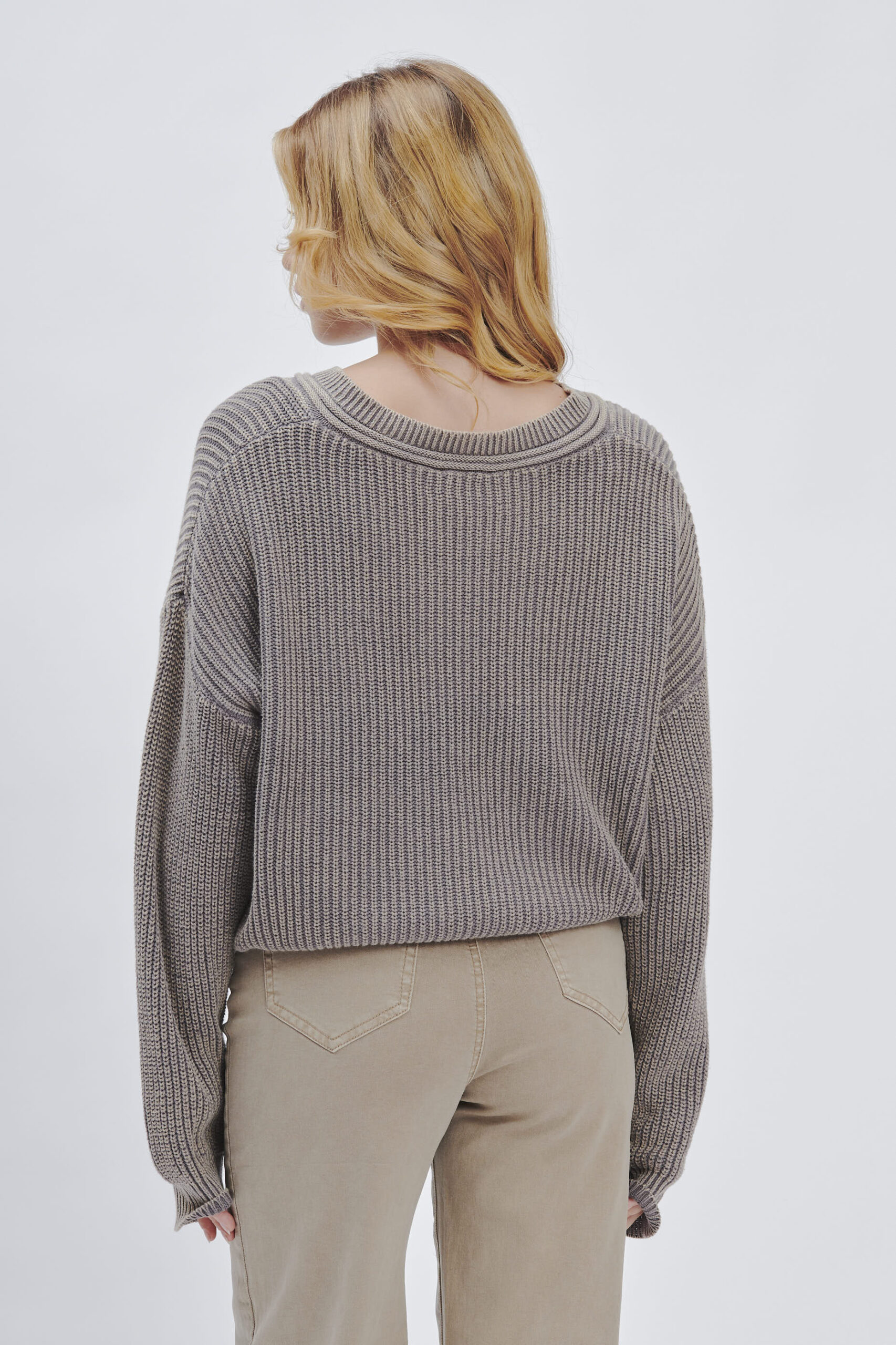 FD168_SCOLLO-A-V-STONE-WASHED_GRIGIO-1636 MAGLIA SCOLLO A V |