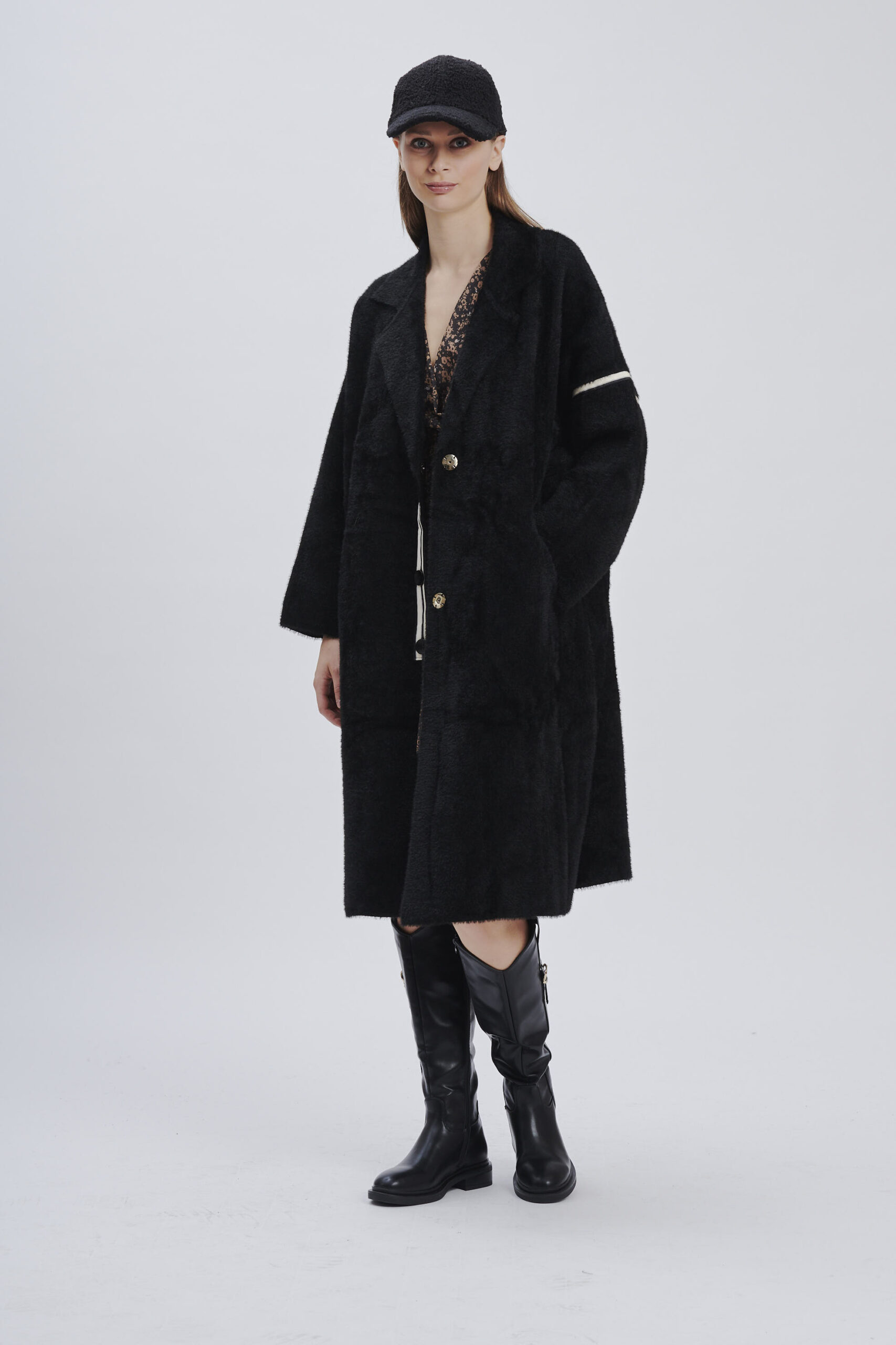 FD173-ÜBER-VISKOSE-MANTEL-BAND-SCHWARZ-882 OVERSIZE-MANTEL AUS PLÜSCH |