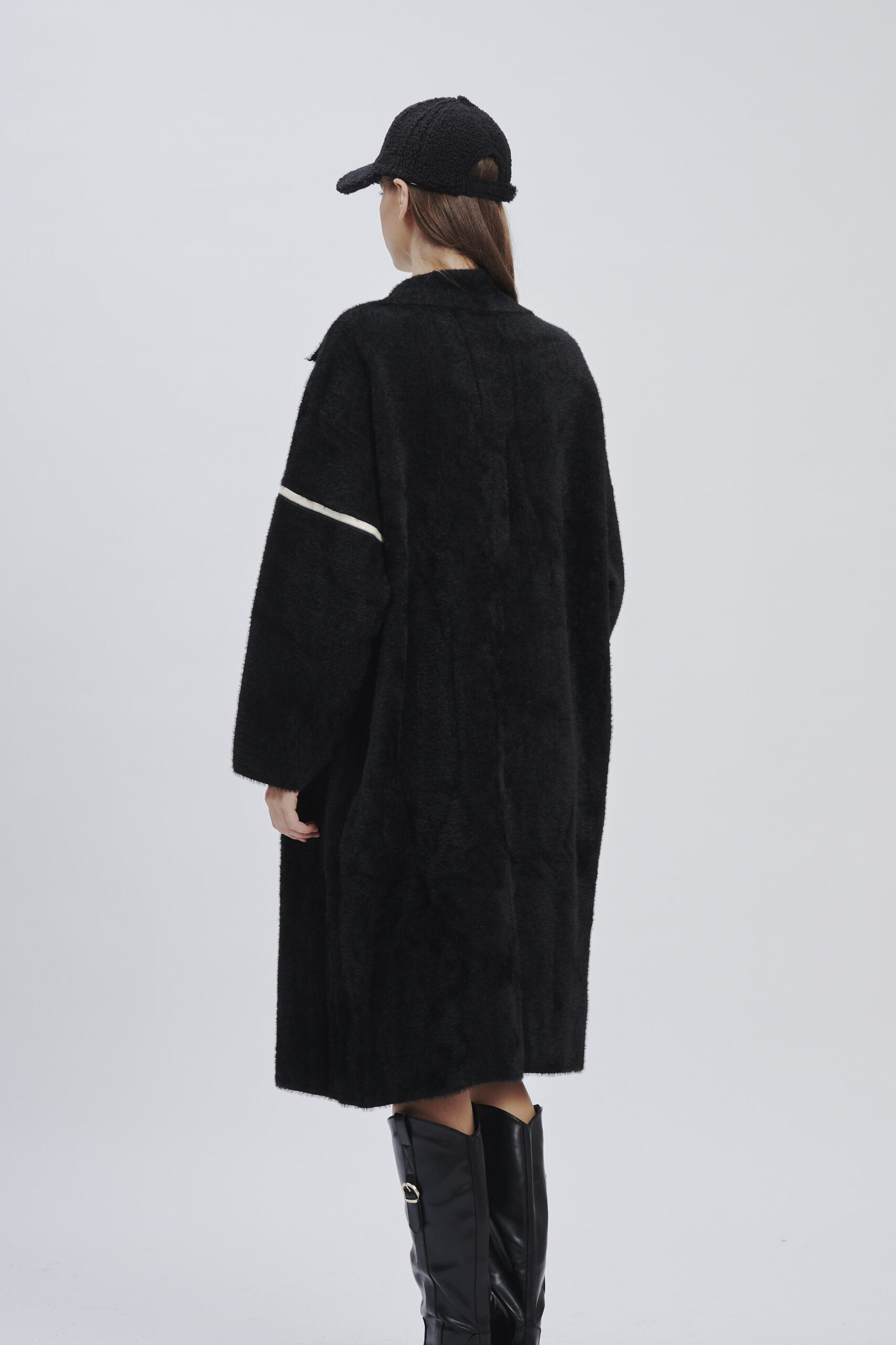 FD173-MANTEL-ÜBER-VISKOSE-BAND-SCHWARZ-890 OVERSIZE-MANTEL AUS PLÜSCH |
