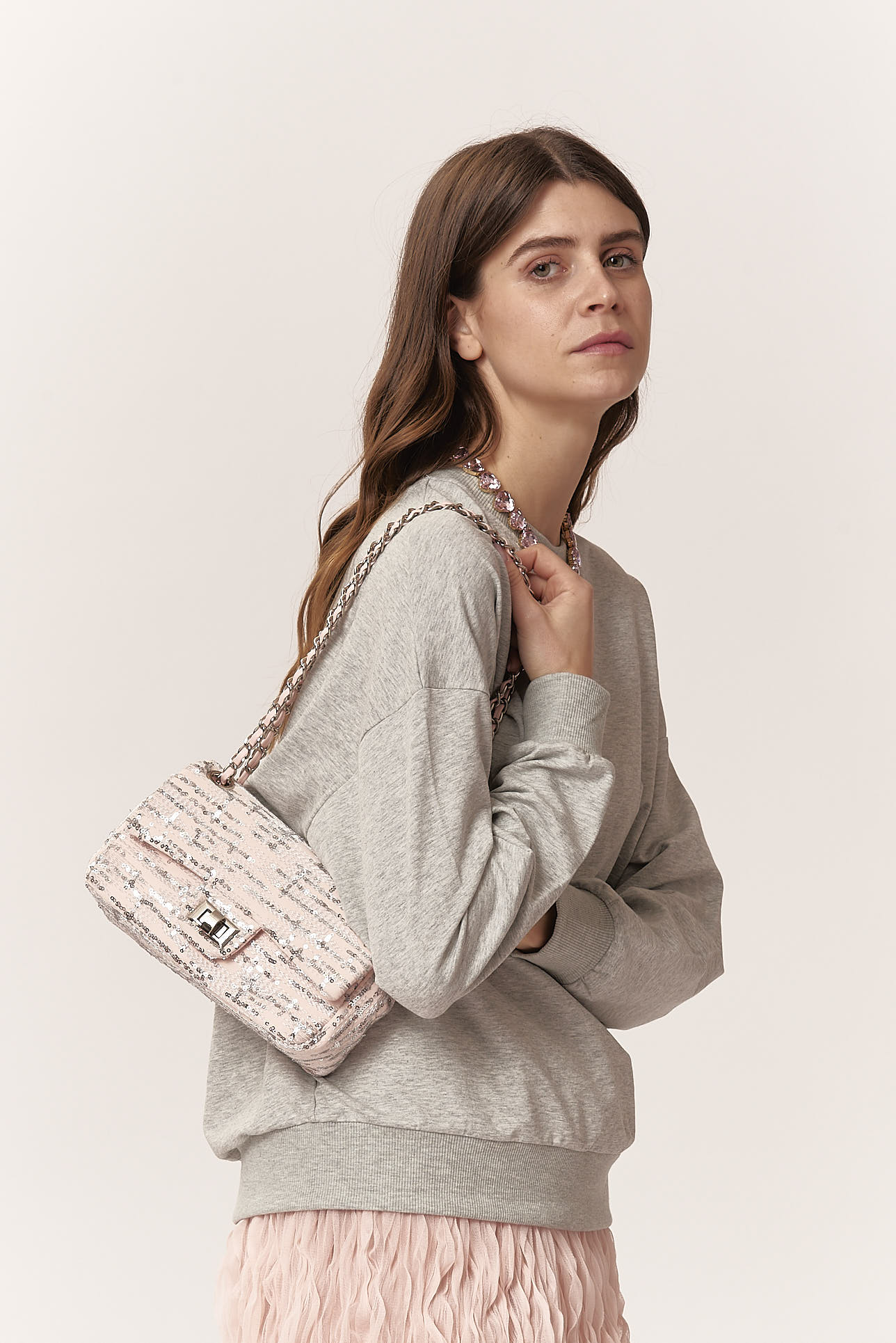 BAG WITH CHAIN AND SEQUINS