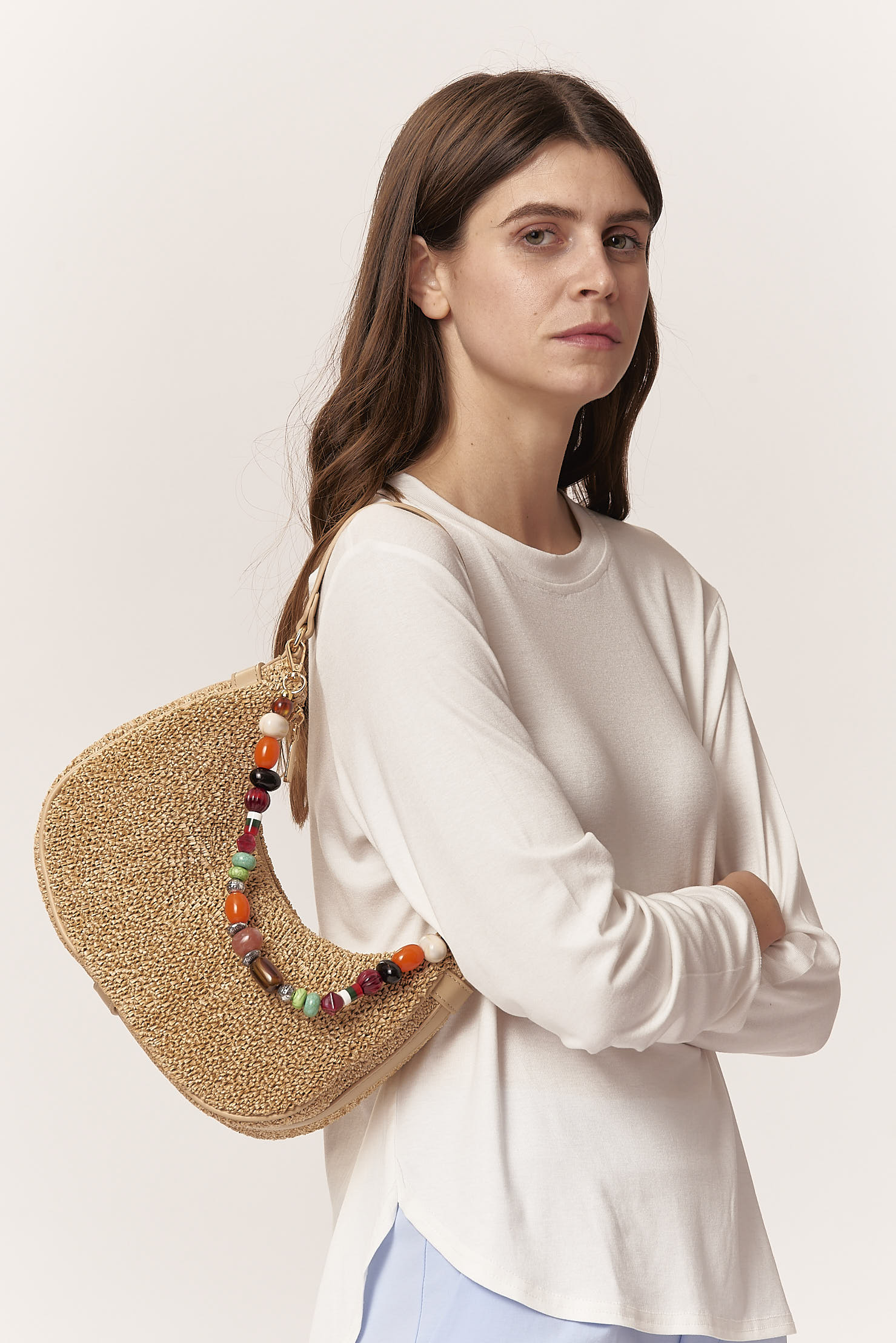 GAD003-BORSA-MEZZALUNA-CON-PERLINE-BEIGE-2015 HALBMOND-TASCHE MIT BAST-EFFEKT |