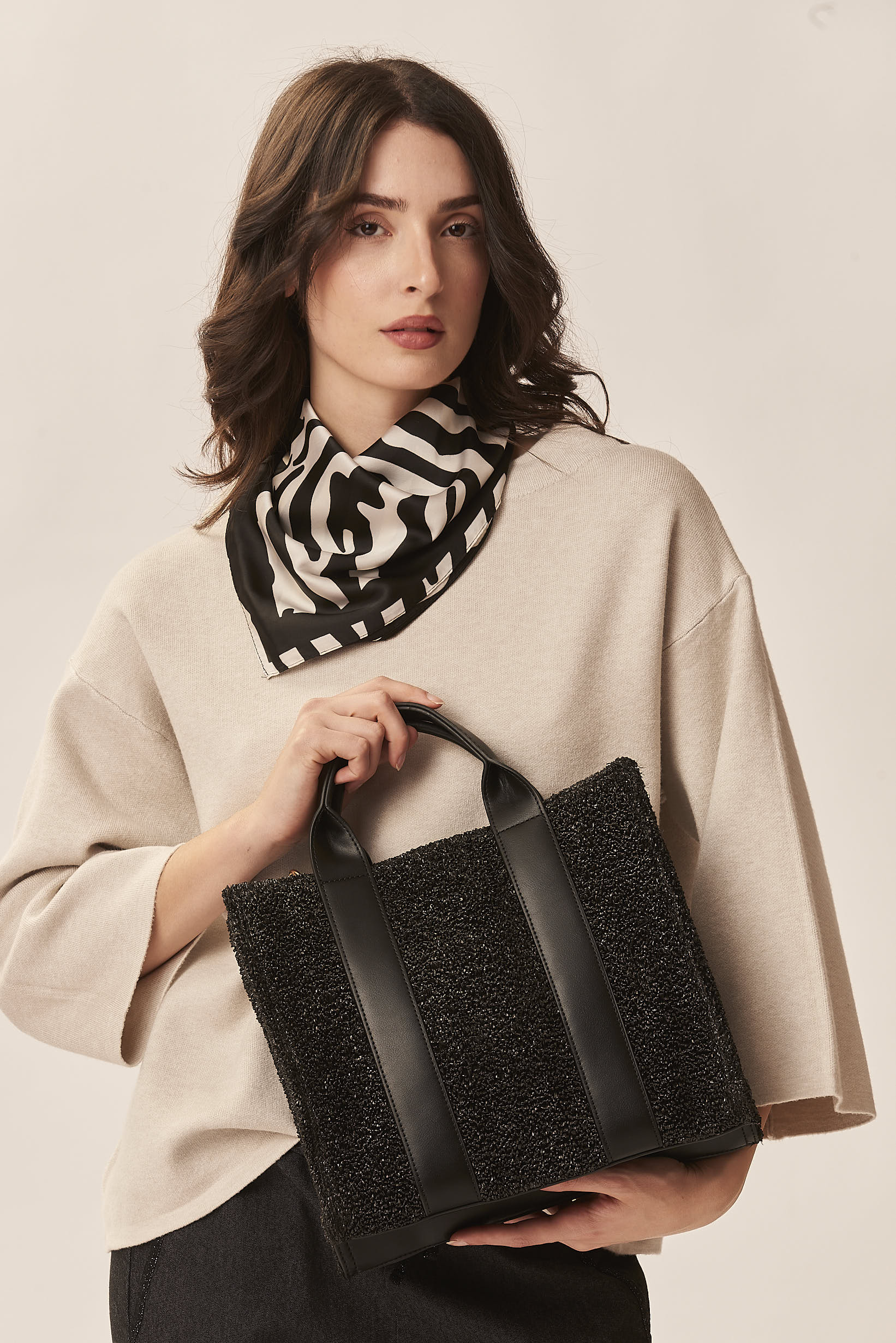 RAFFIA-EFFECT HANDBAG