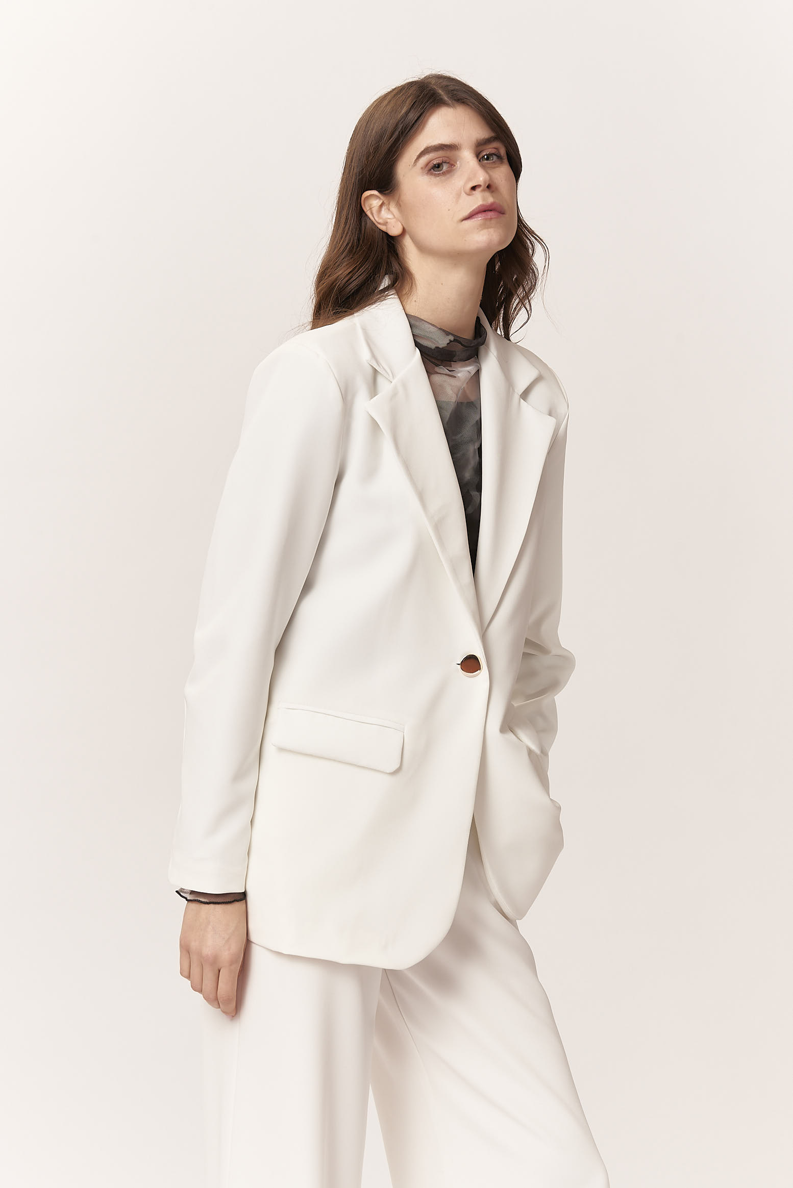 LONG ONE-BUTTON JACKET
