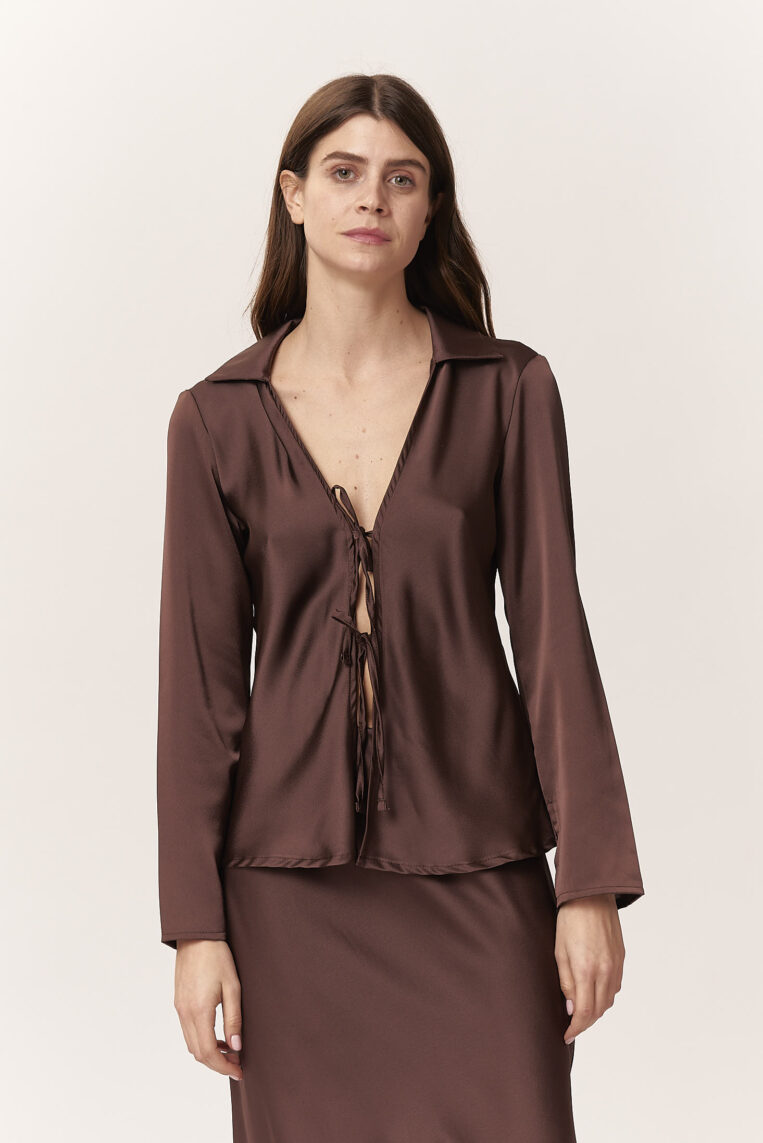 BLUSA SATINATA CON LACCETTI