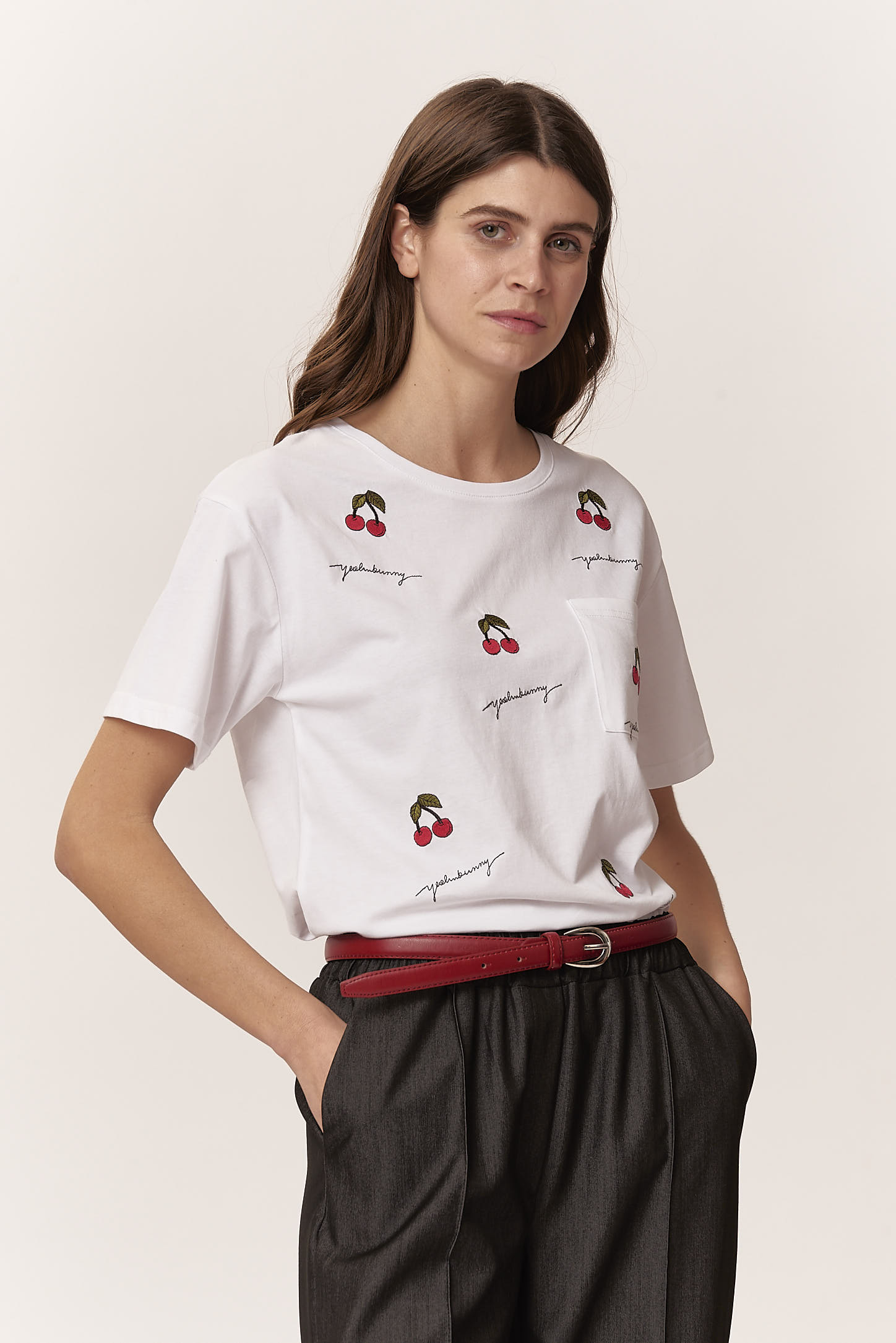 GD112-T-SHIRT-EMBROIDERY-CHERRIES-WHITE-1253-1 T-SHIRT WITH CHERRY EMBROIDERY |