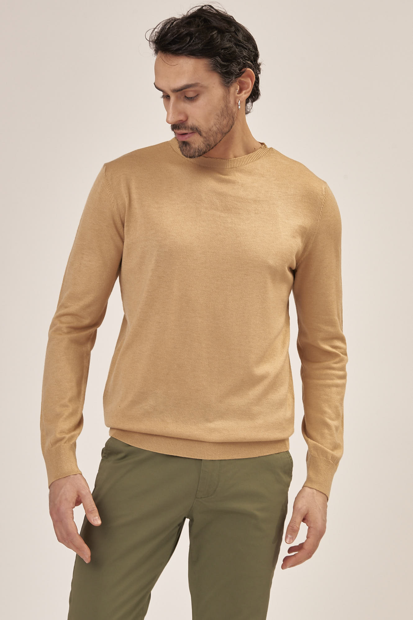 GU061-GIRO-ML-T. UNITA-SILK-BLEND-KHAKI-273-1 BASIC SOLID COLOR SILK BLEND SWEATER |